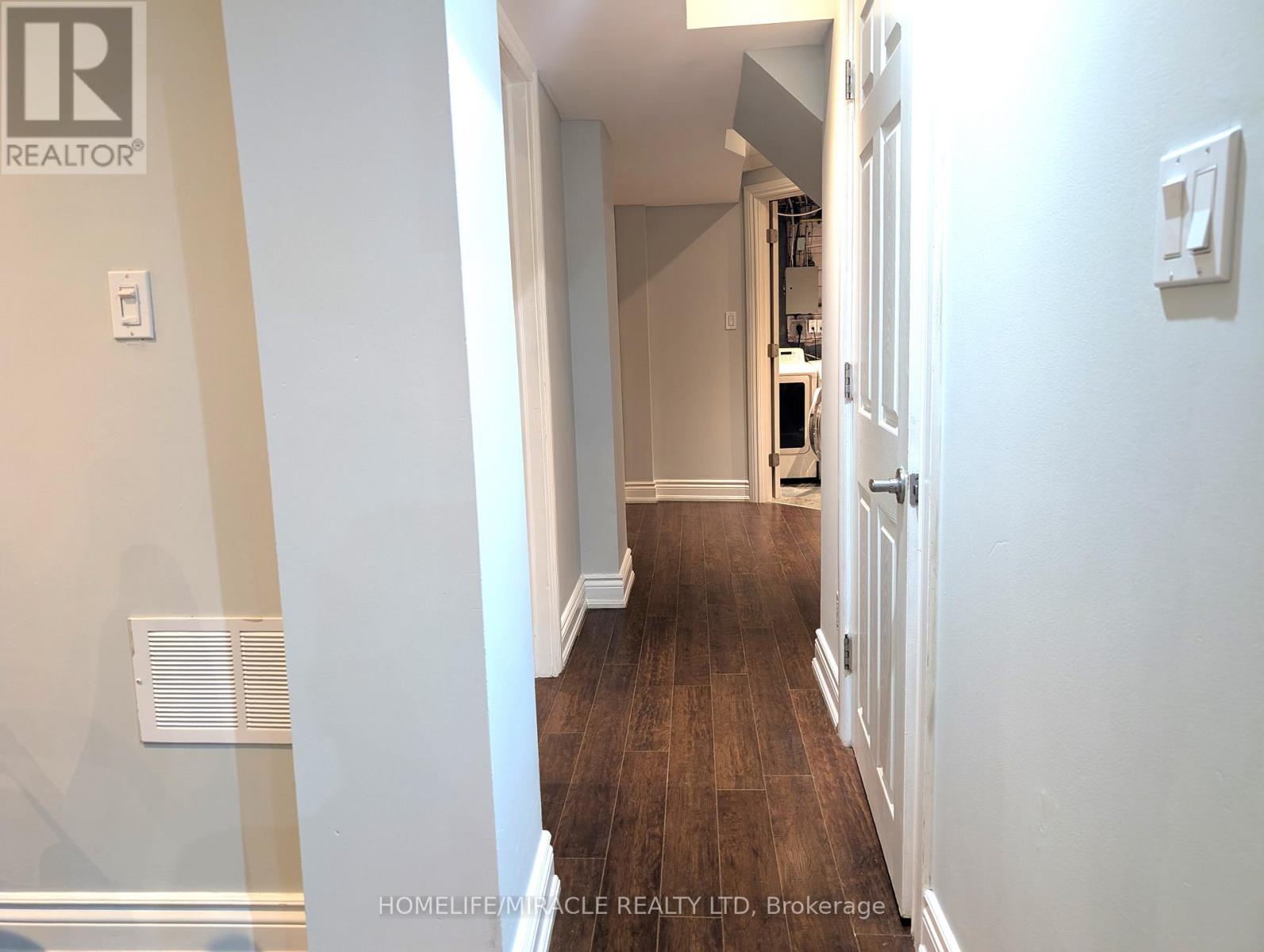 57 Manitoba Street, Toronto, Ontario  M8Y 1E1 - Photo 11 - W12429099