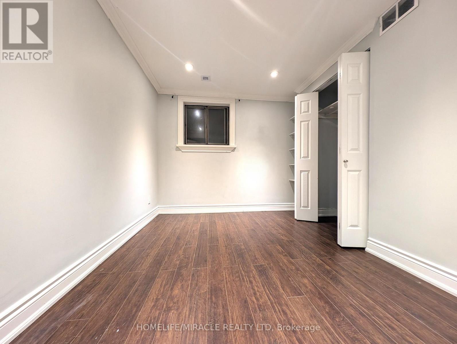 57 Manitoba Street, Toronto, Ontario  M8Y 1E1 - Photo 12 - W12429099