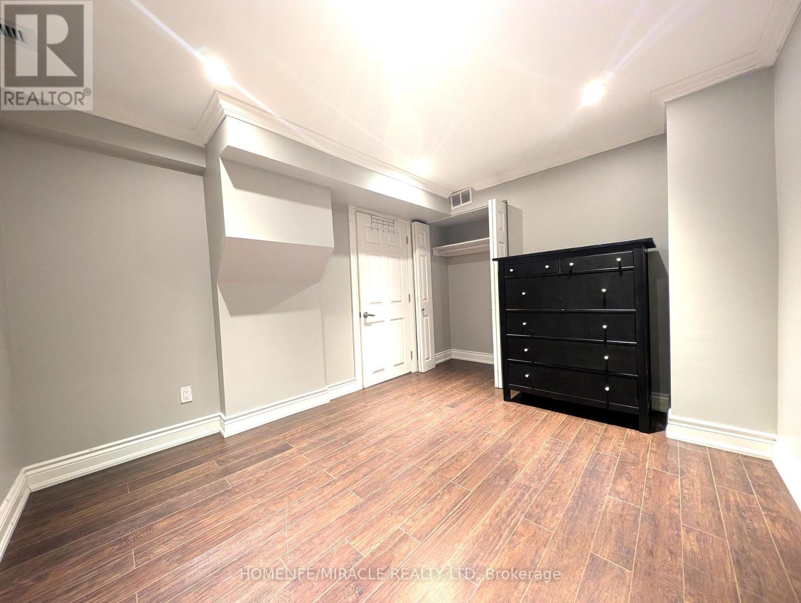 57 Manitoba Street, Toronto, Ontario  M8Y 1E1 - Photo 15 - W12429099