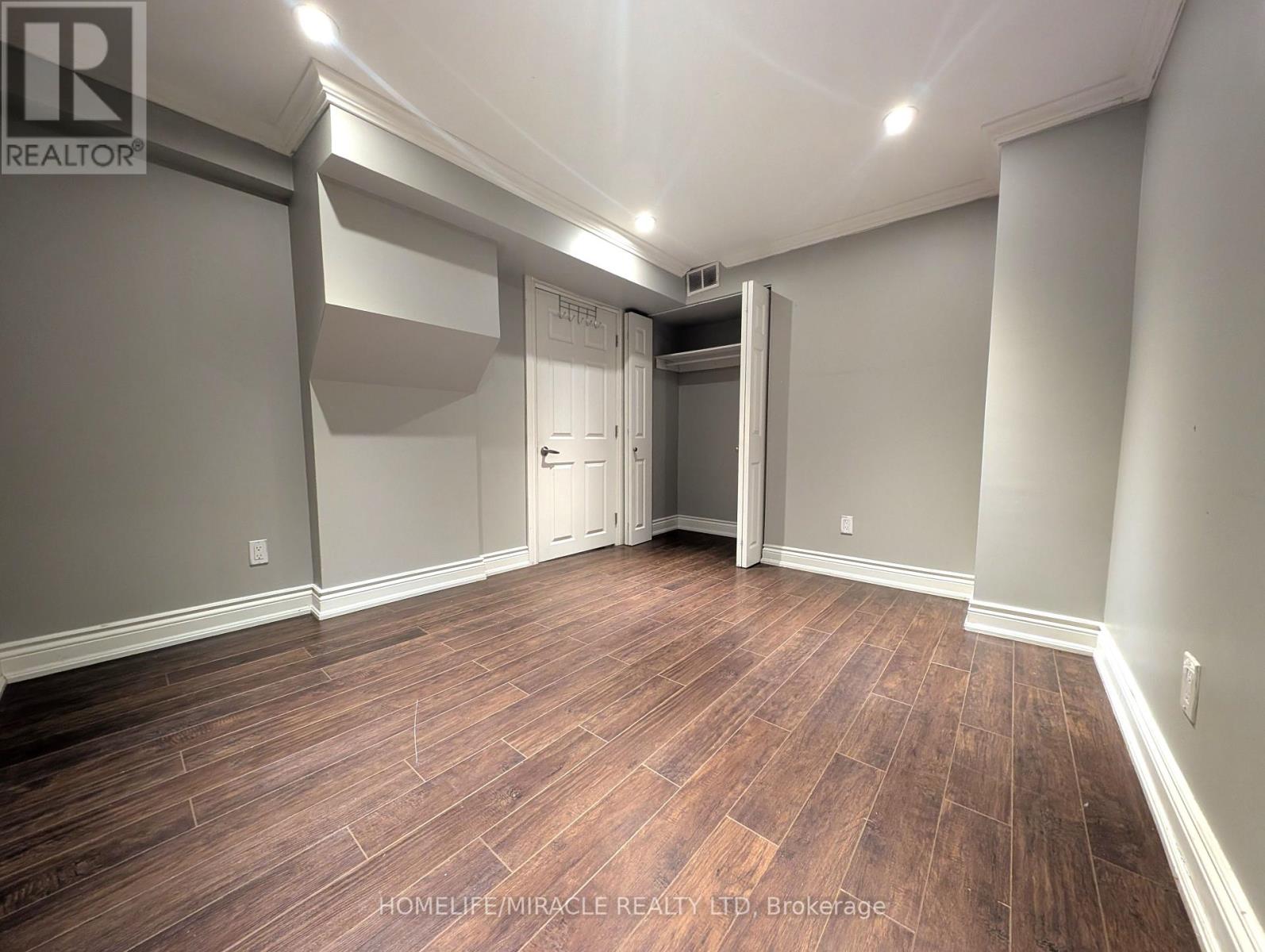 57 Manitoba Street, Toronto, Ontario  M8Y 1E1 - Photo 17 - W12429099