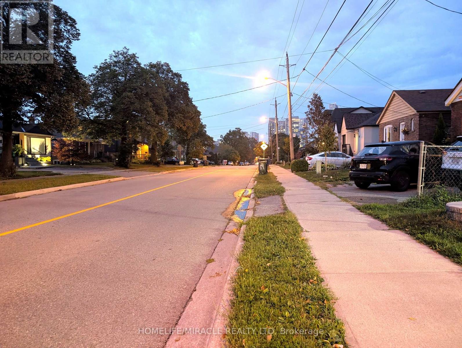 57 Manitoba Street, Toronto, Ontario  M8Y 1E1 - Photo 22 - W12429099