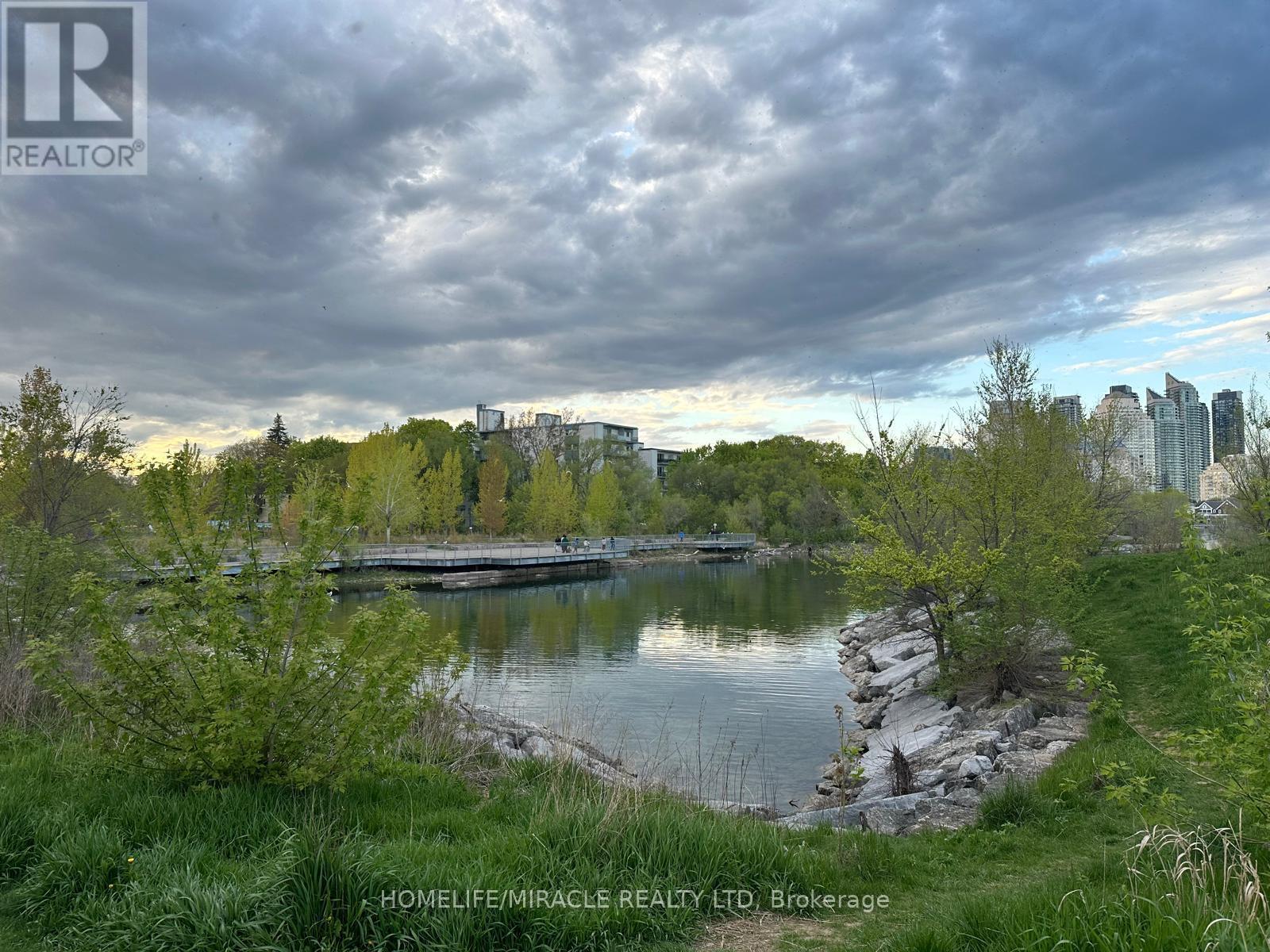 57 Manitoba Street, Toronto, Ontario  M8Y 1E1 - Photo 28 - W12429099