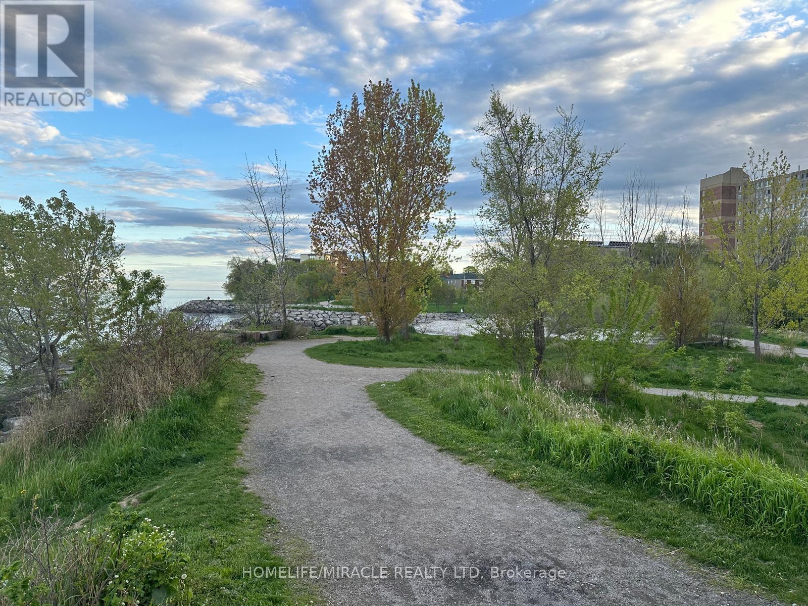 57 Manitoba Street, Toronto, Ontario  M8Y 1E1 - Photo 29 - W12429099