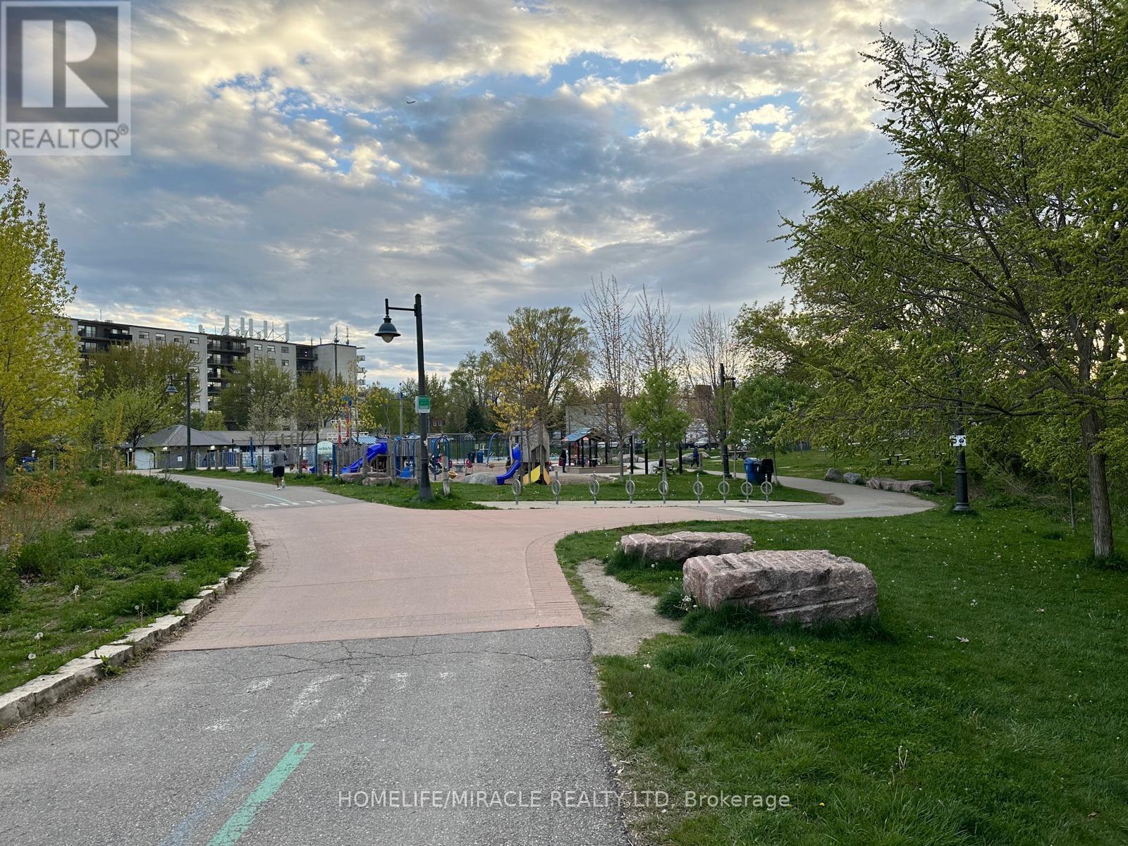 57 Manitoba Street, Toronto, Ontario  M8Y 1E1 - Photo 32 - W12429099