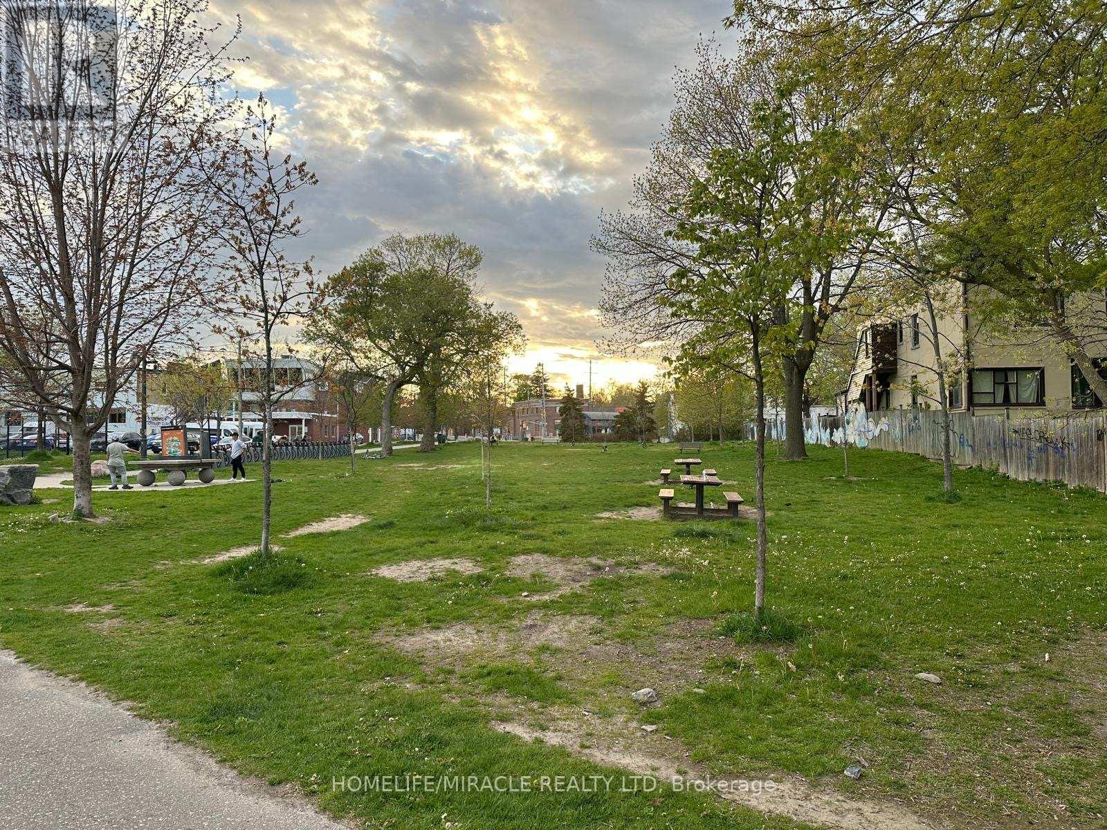 57 Manitoba Street, Toronto, Ontario  M8Y 1E1 - Photo 34 - W12429099