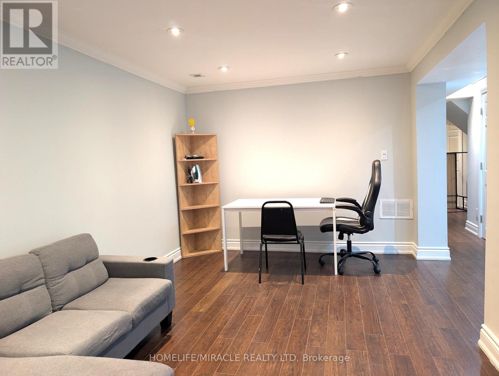 57 Manitoba Street, Toronto, Ontario  M8Y 1E1 - Photo 6 - W12429099