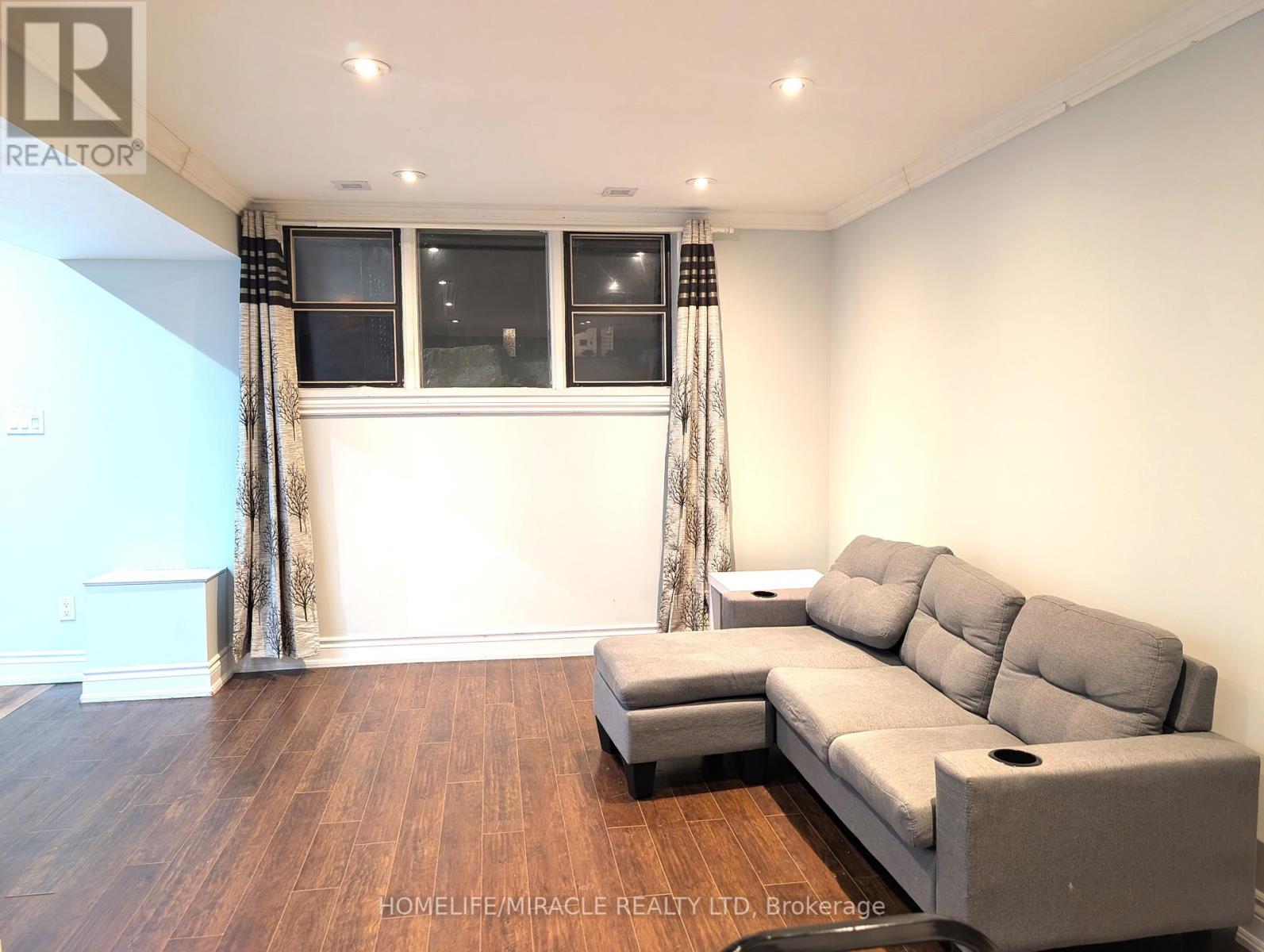57 Manitoba Street, Toronto, Ontario  M8Y 1E1 - Photo 7 - W12429099