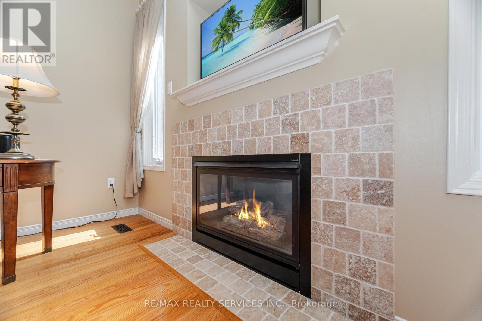8 Inwood Place, Brampton, Ontario  L6R 1T2 - Photo 10 - W12429103