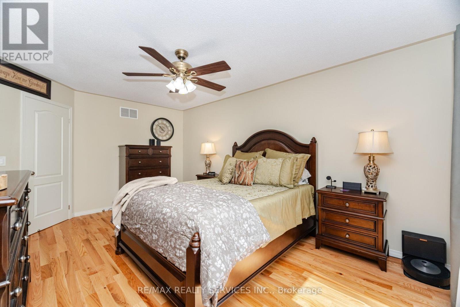 8 Inwood Place, Brampton, Ontario  L6R 1T2 - Photo 18 - W12429103
