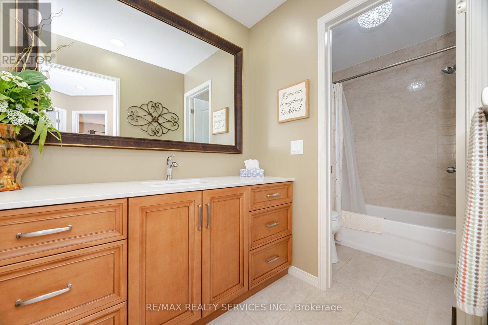 8 Inwood Place, Brampton, Ontario  L6R 1T2 - Photo 26 - W12429103