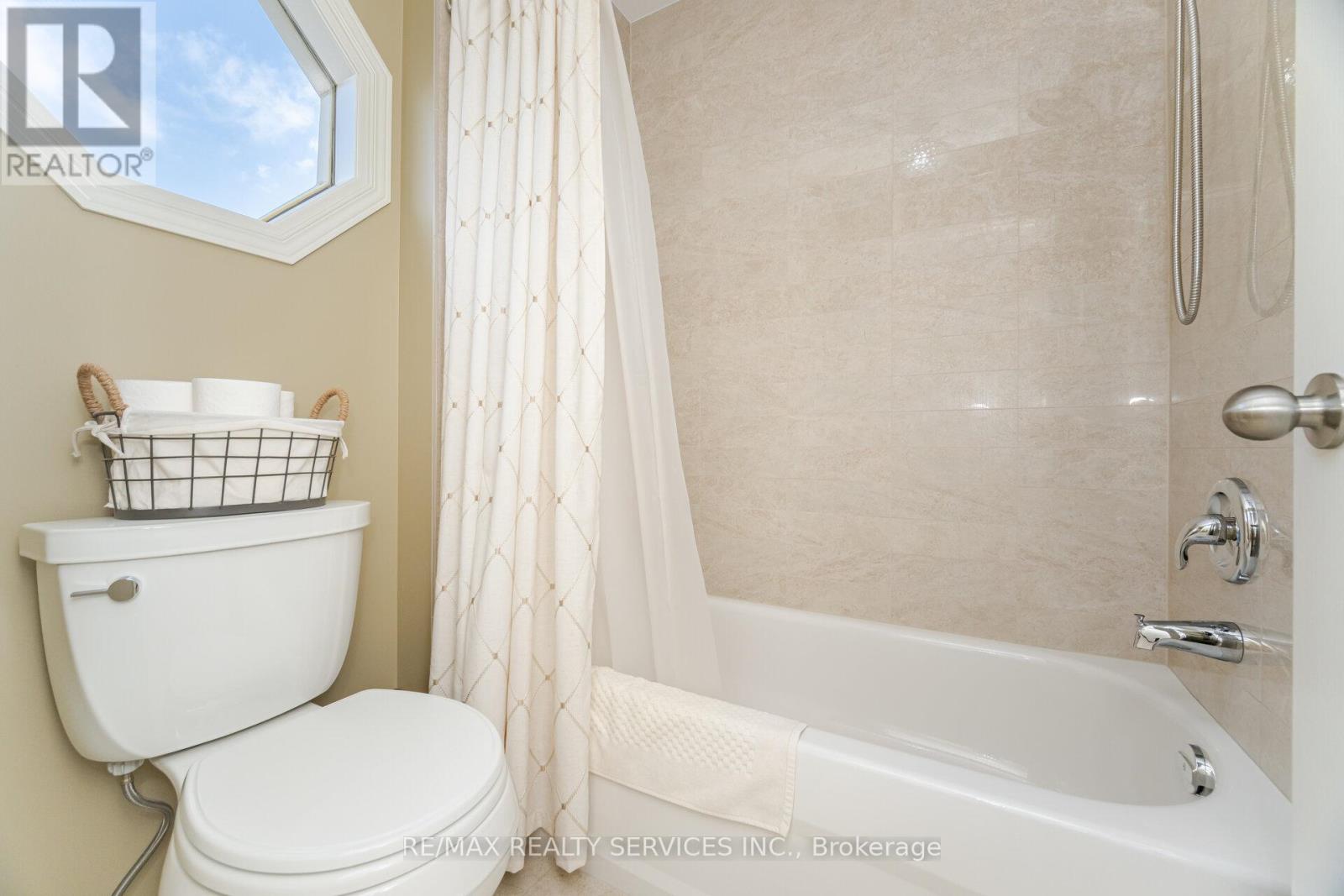 8 Inwood Place, Brampton, Ontario  L6R 1T2 - Photo 27 - W12429103
