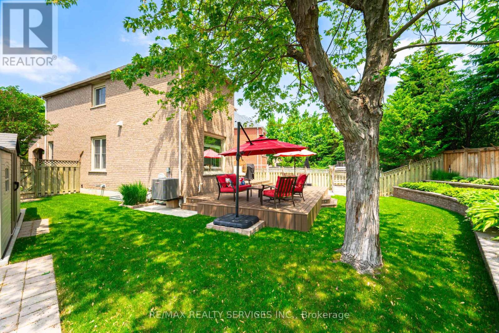 8 Inwood Place, Brampton, Ontario  L6R 1T2 - Photo 37 - W12429103