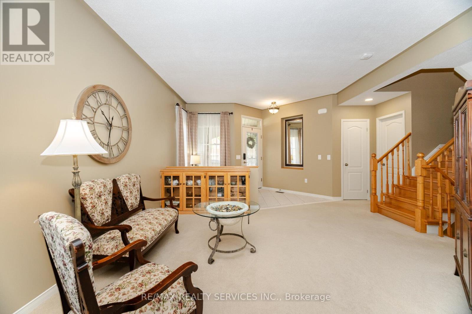 8 Inwood Place, Brampton, Ontario  L6R 1T2 - Photo 6 - W12429103