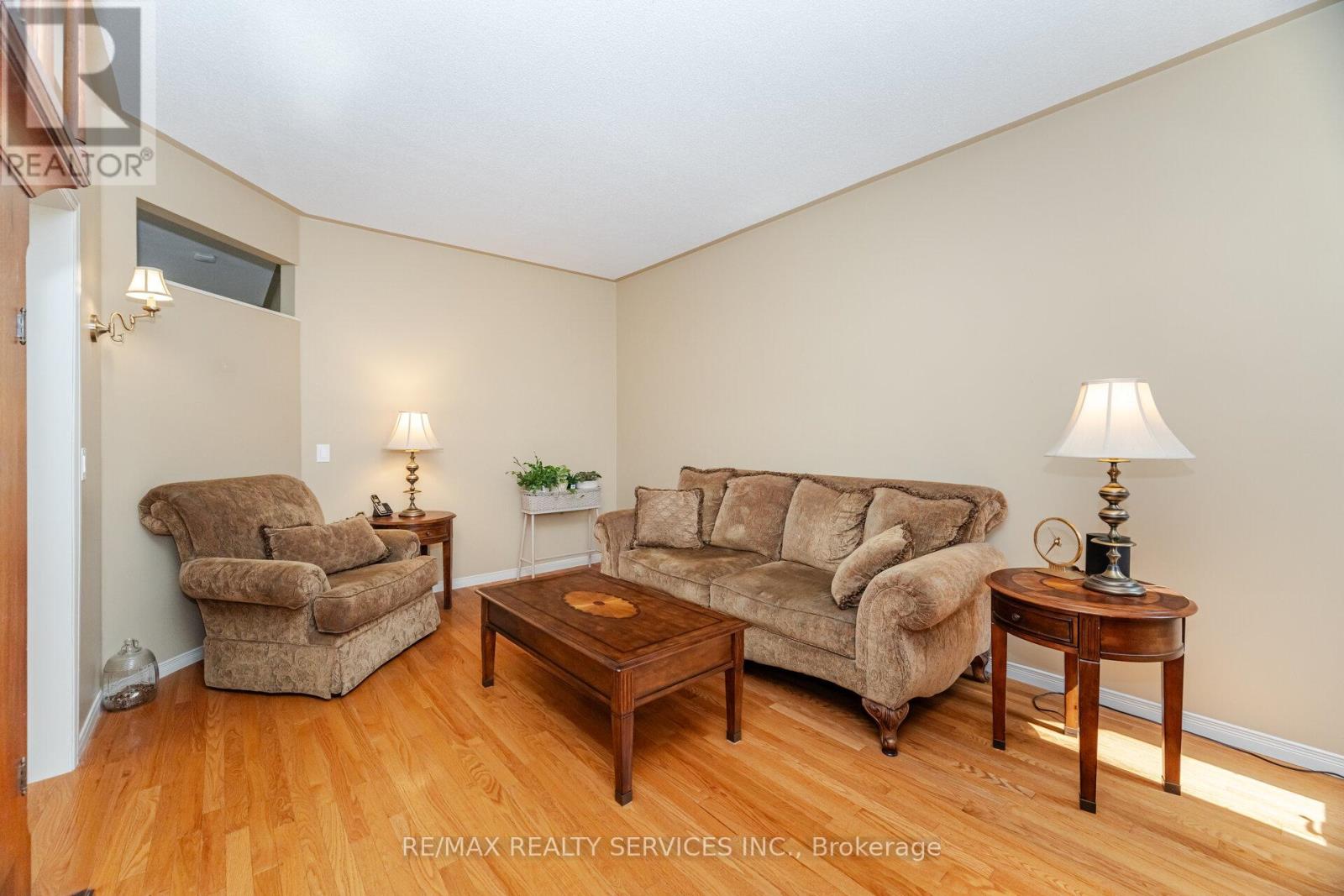 8 Inwood Place, Brampton, Ontario  L6R 1T2 - Photo 9 - W12429103