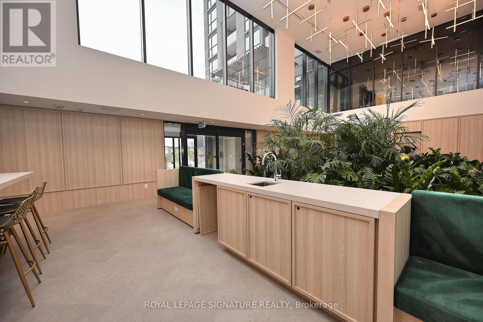 1801 - 3079 TRAFALGAR ROAD, Oakville, Ontario
