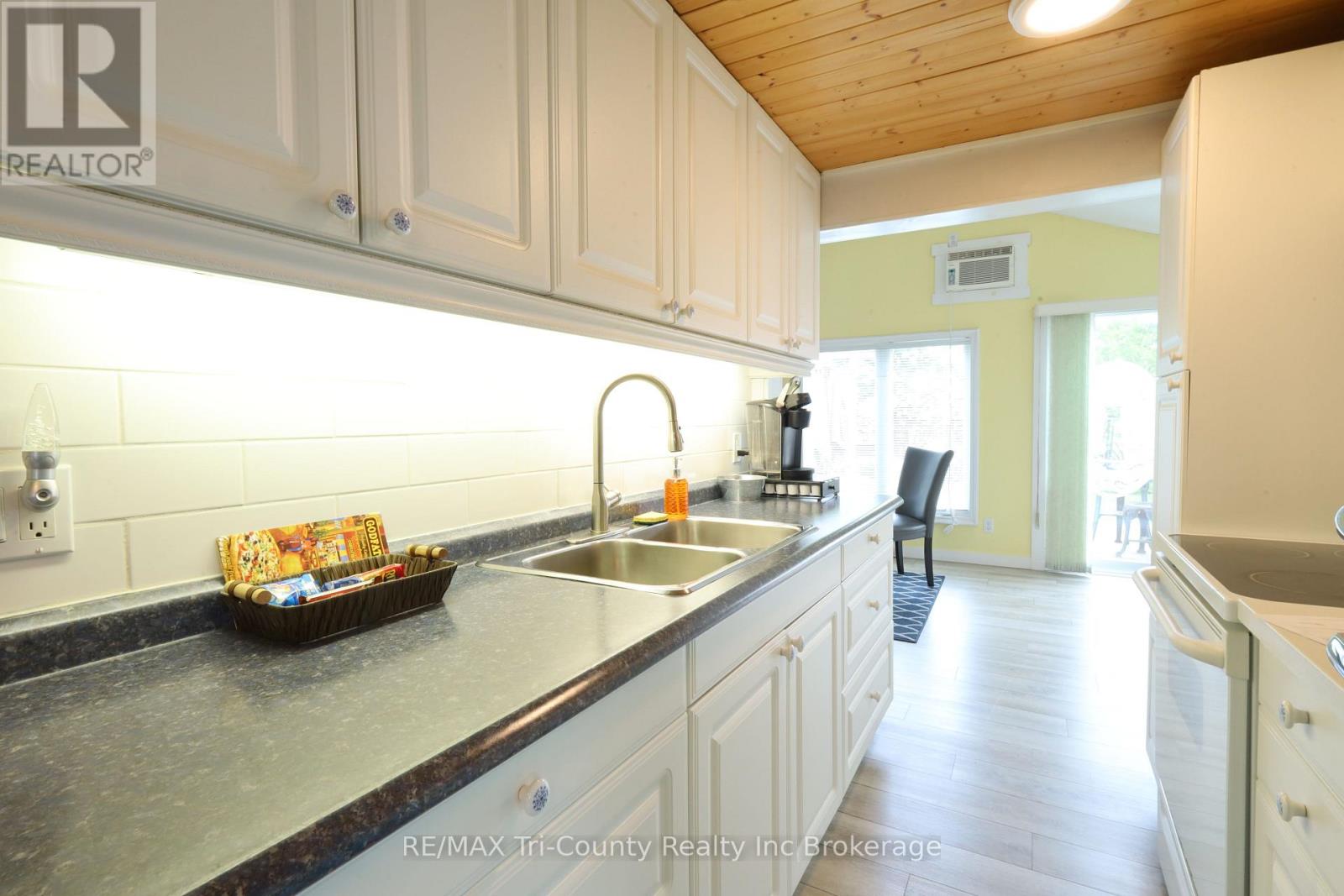 4 Palin Street, Norfolk (Long Point), Ontario  N0E 1M0 - Photo 11 - X12429155