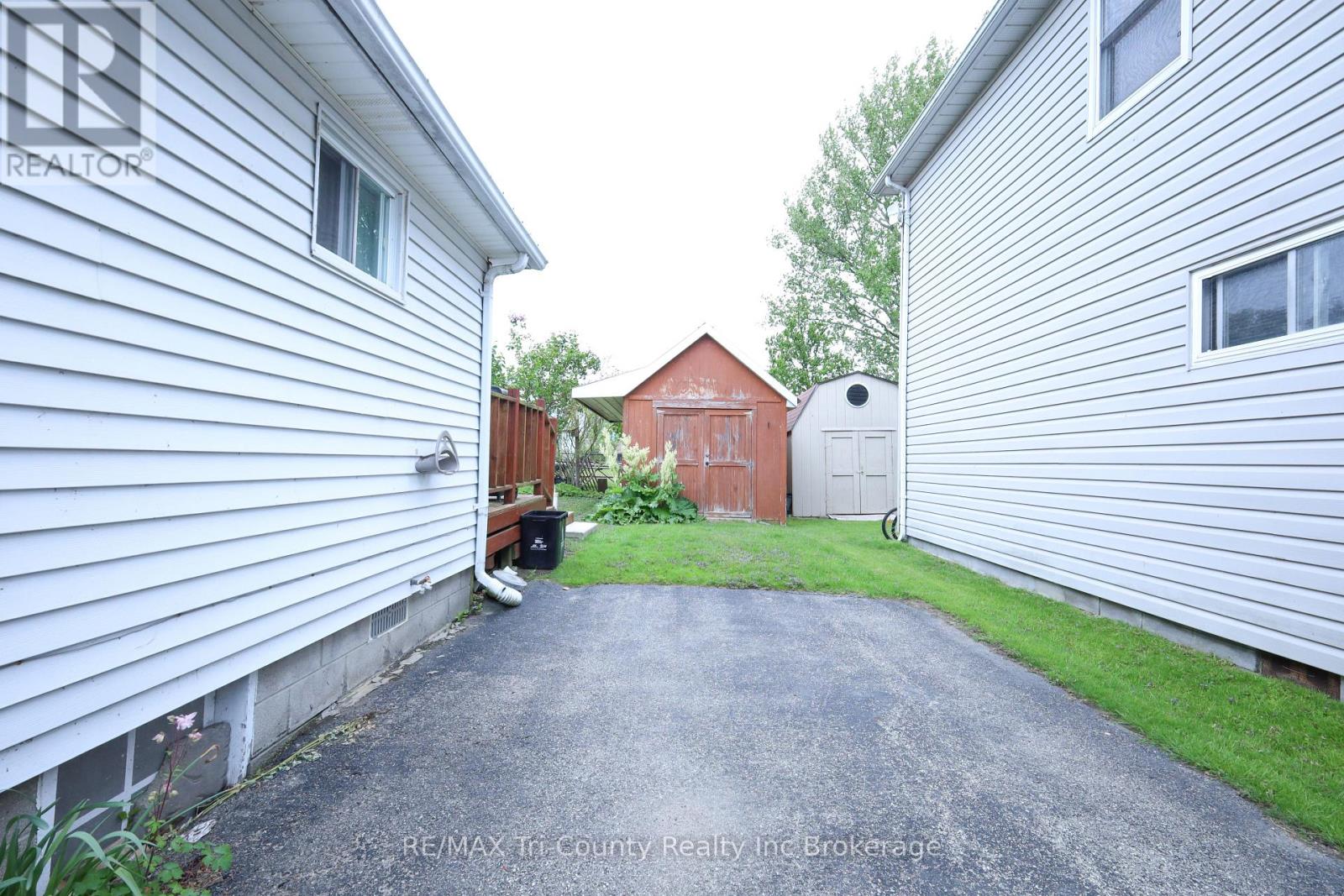 4 Palin Street, Norfolk (Long Point), Ontario  N0E 1M0 - Photo 2 - X12429155