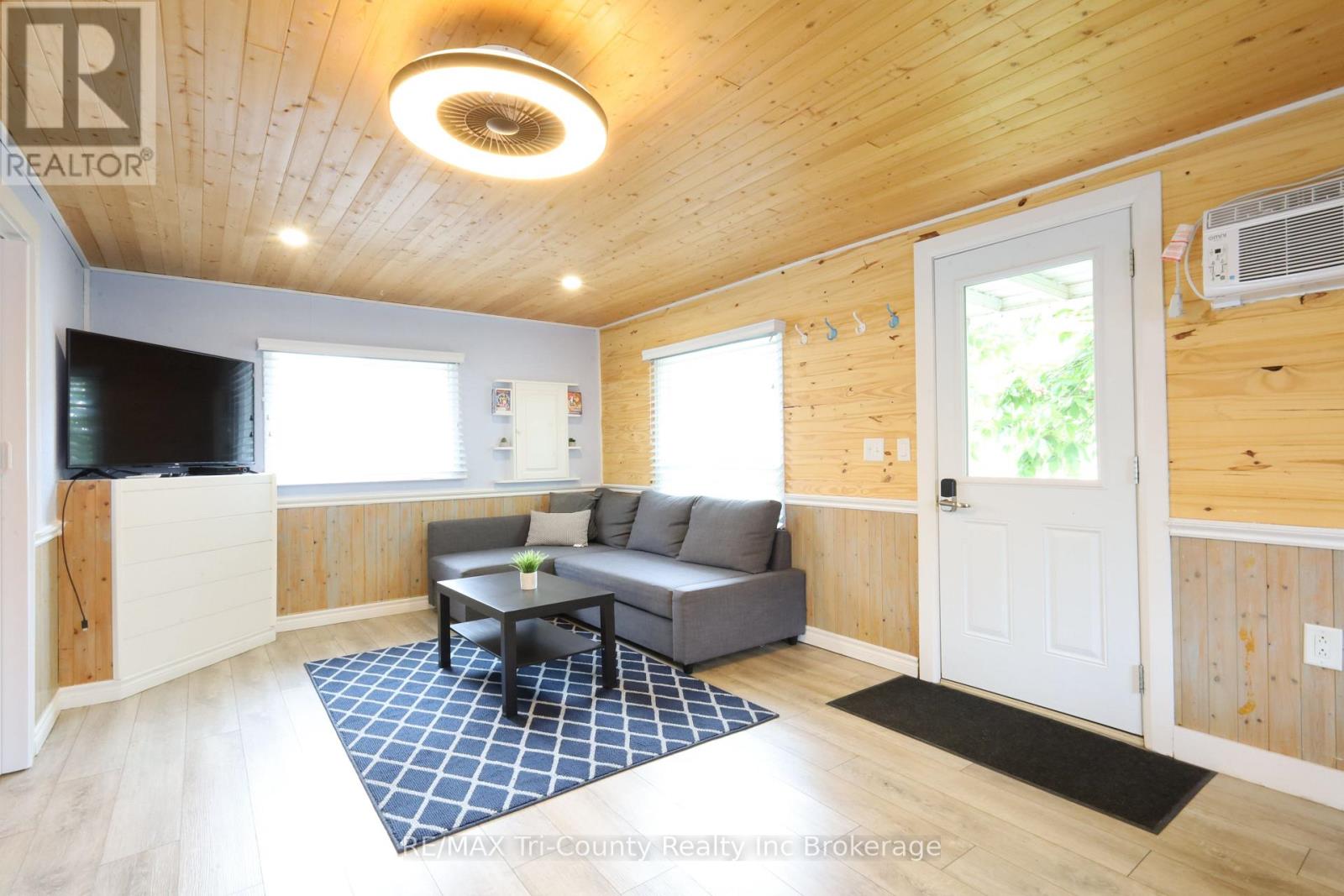 4 Palin Street, Norfolk (Long Point), Ontario  N0E 1M0 - Photo 9 - X12429155