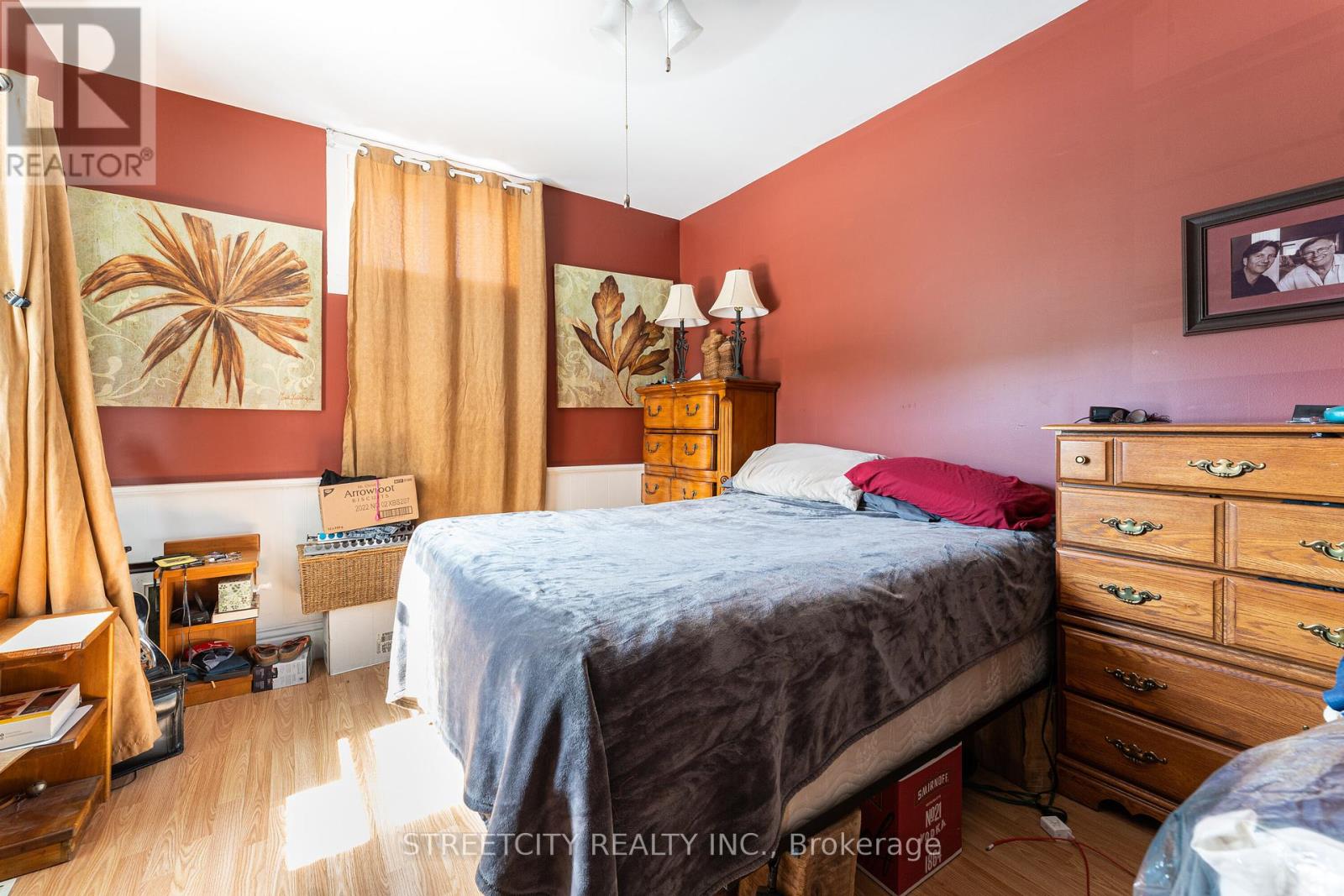 206 Main Street E, North Middlesex, Ontario  N0M 2K0 - Photo 12 - X12386166