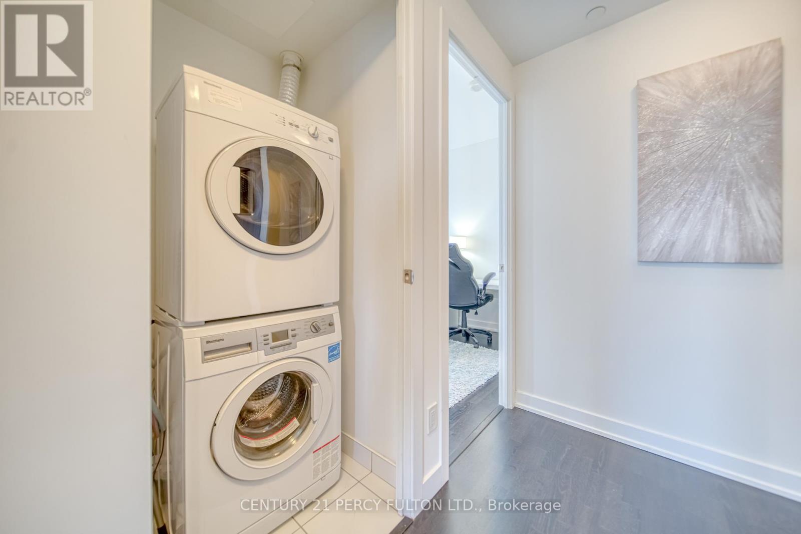 1211 - 501 St. Clair Avenue W, Toronto, Ontario  M5P 0A2 - Photo 18 - C12429177