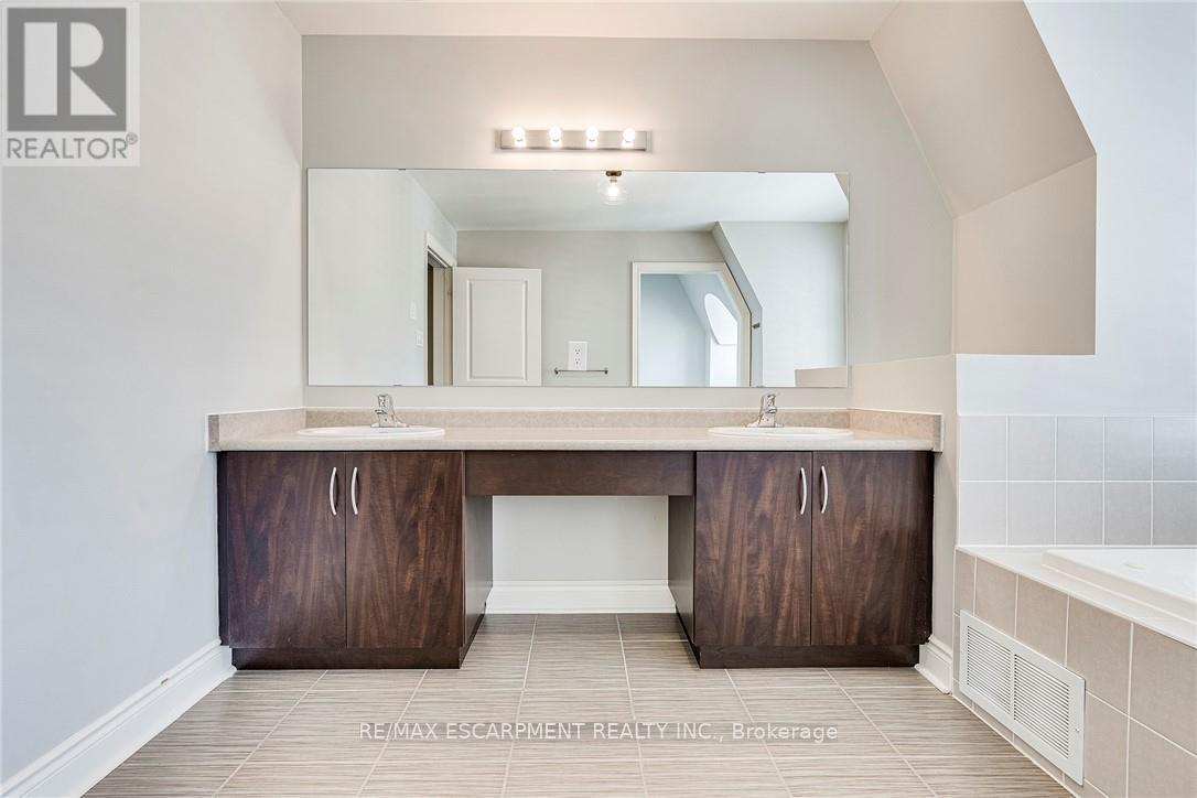 3 Johnson Farm Lane, Toronto, Ontario  M2N 0G6 - Photo 40 - C12429224