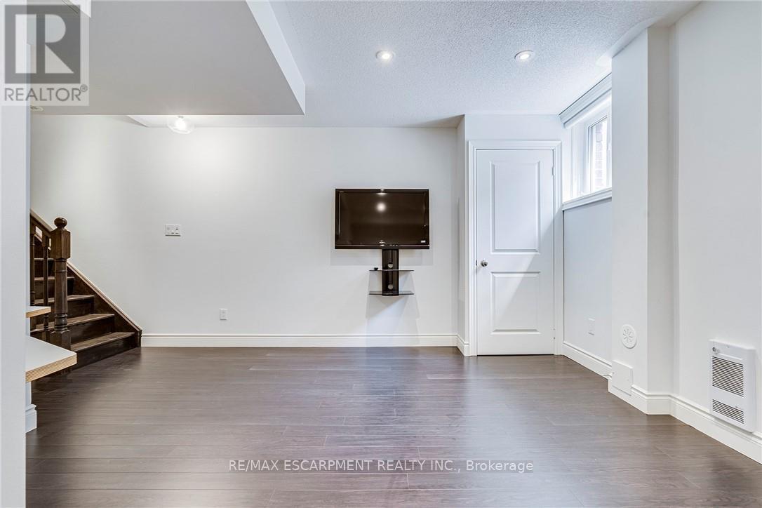3 Johnson Farm Lane, Toronto, Ontario  M2N 0G6 - Photo 46 - C12429224