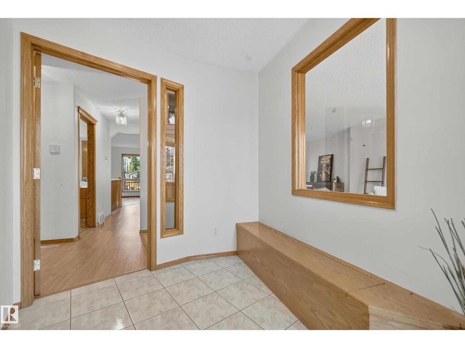 917 Ormsby Wd Nw, Edmonton, Alberta  T5T 6A9 - Photo 3 - E4459705
