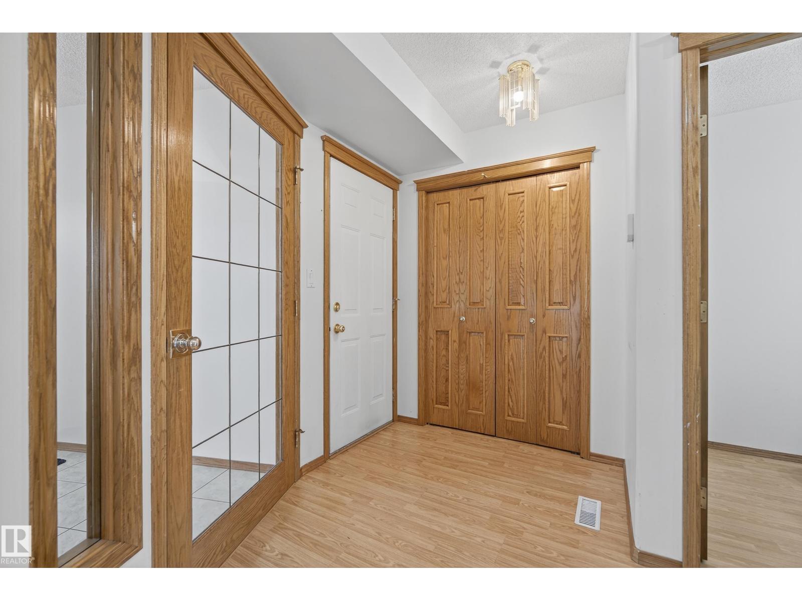 917 Ormsby Wd Nw, Edmonton, Alberta  T5T 6A9 - Photo 5 - E4459705