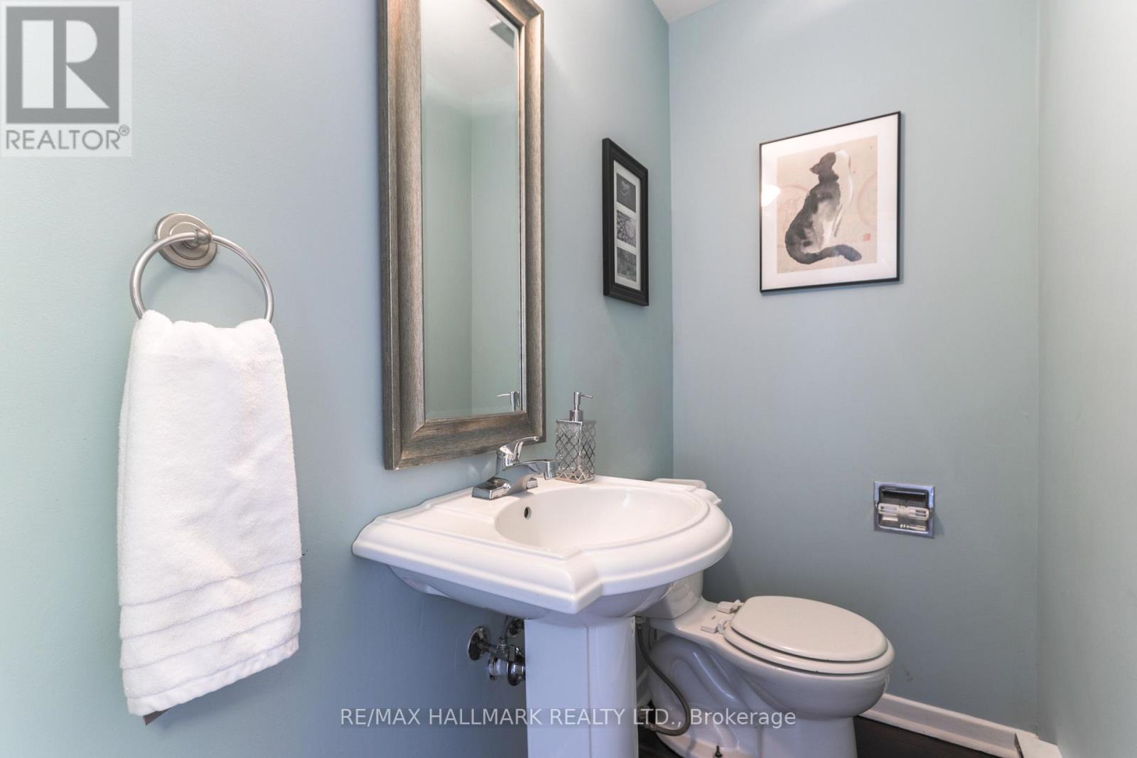 451 Broadview Avenue, Toronto, Ontario  M4K 2N3 - Photo 11 - E12429234