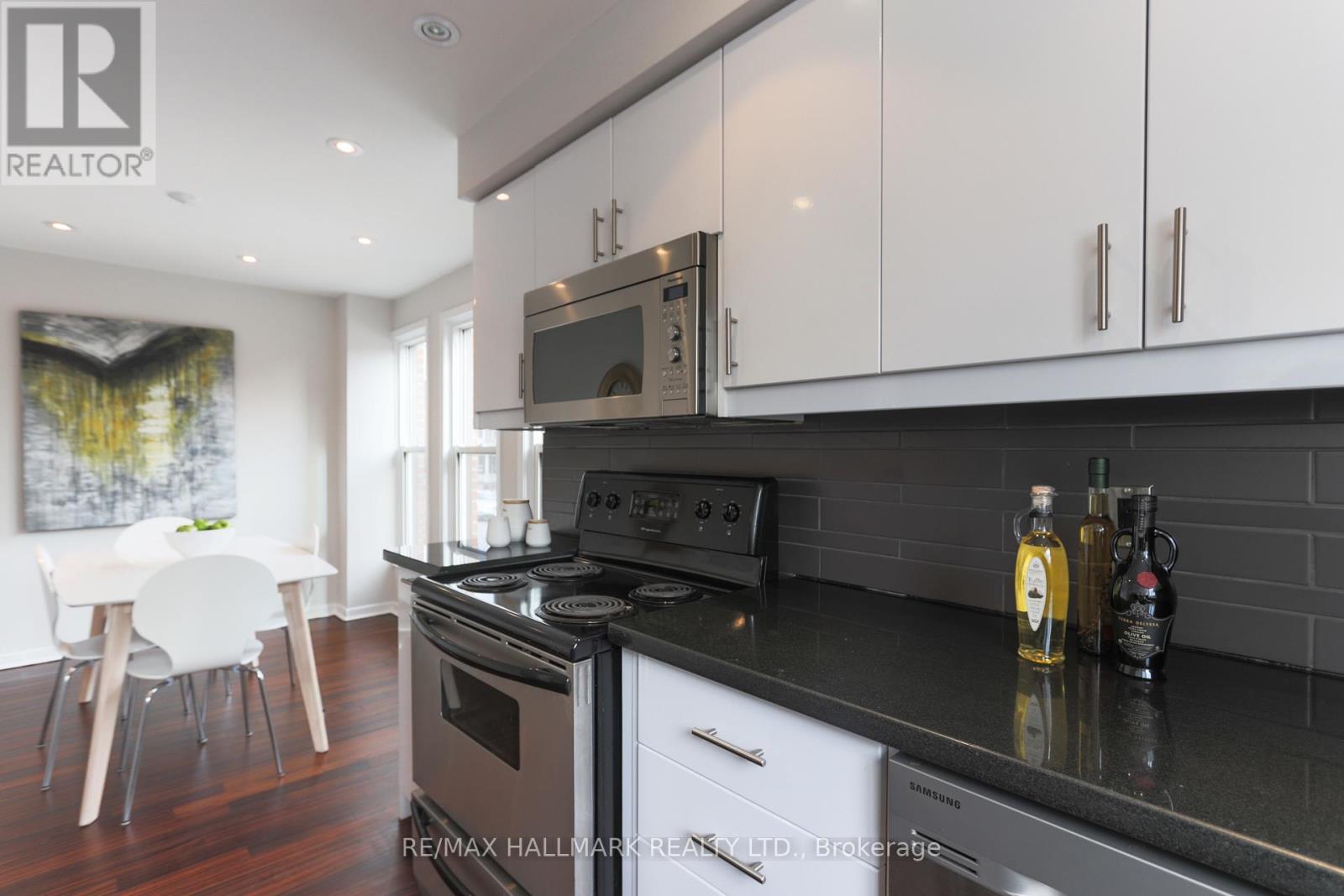 451 Broadview Avenue, Toronto, Ontario  M4K 2N3 - Photo 15 - E12429234