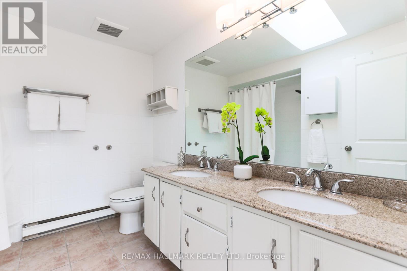 451 Broadview Avenue, Toronto, Ontario  M4K 2N3 - Photo 23 - E12429234