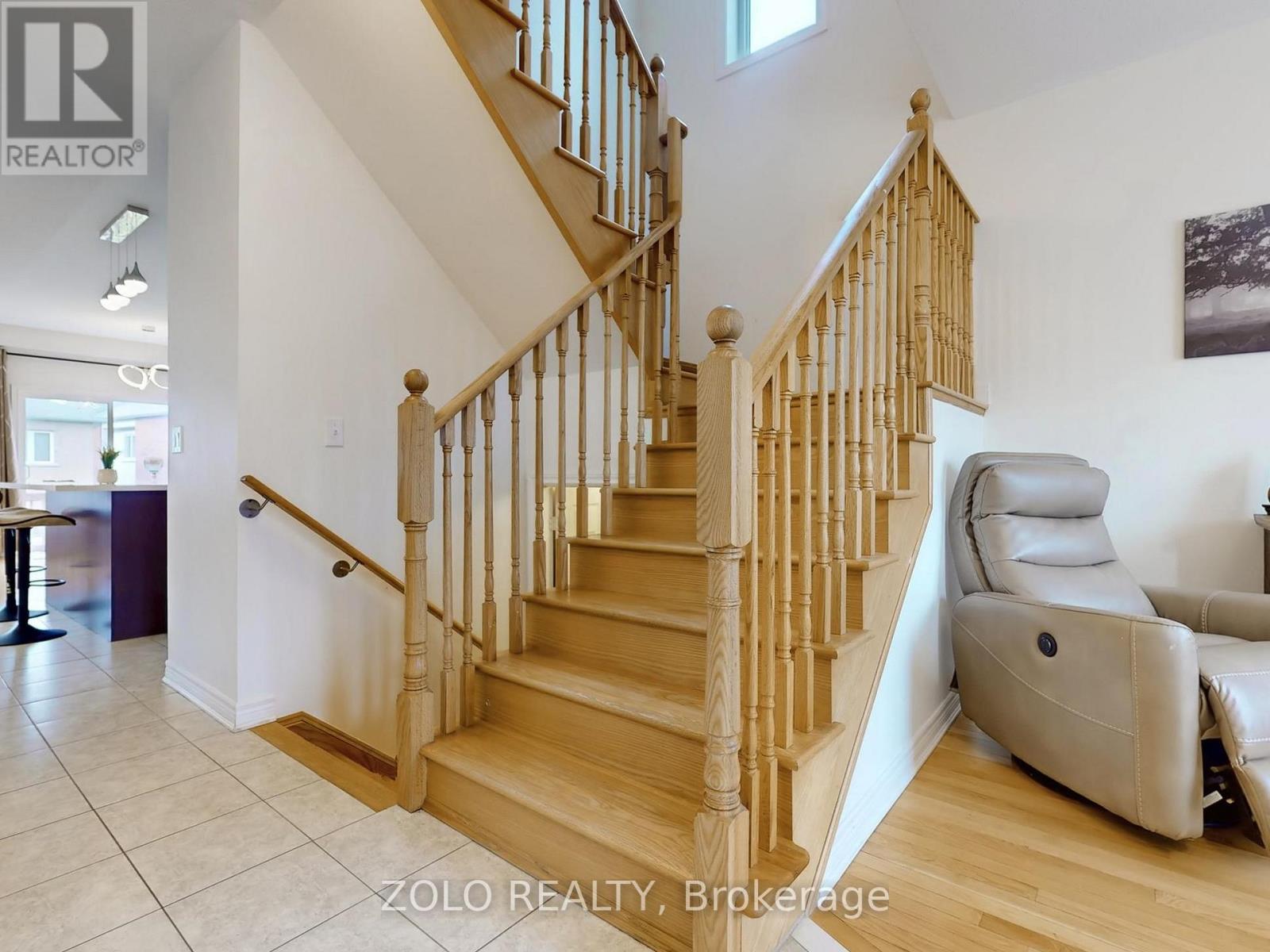 42 Foxberry Road, East Gwillimbury, Ontario  L9N 0P6 - Photo 13 - N12429209
