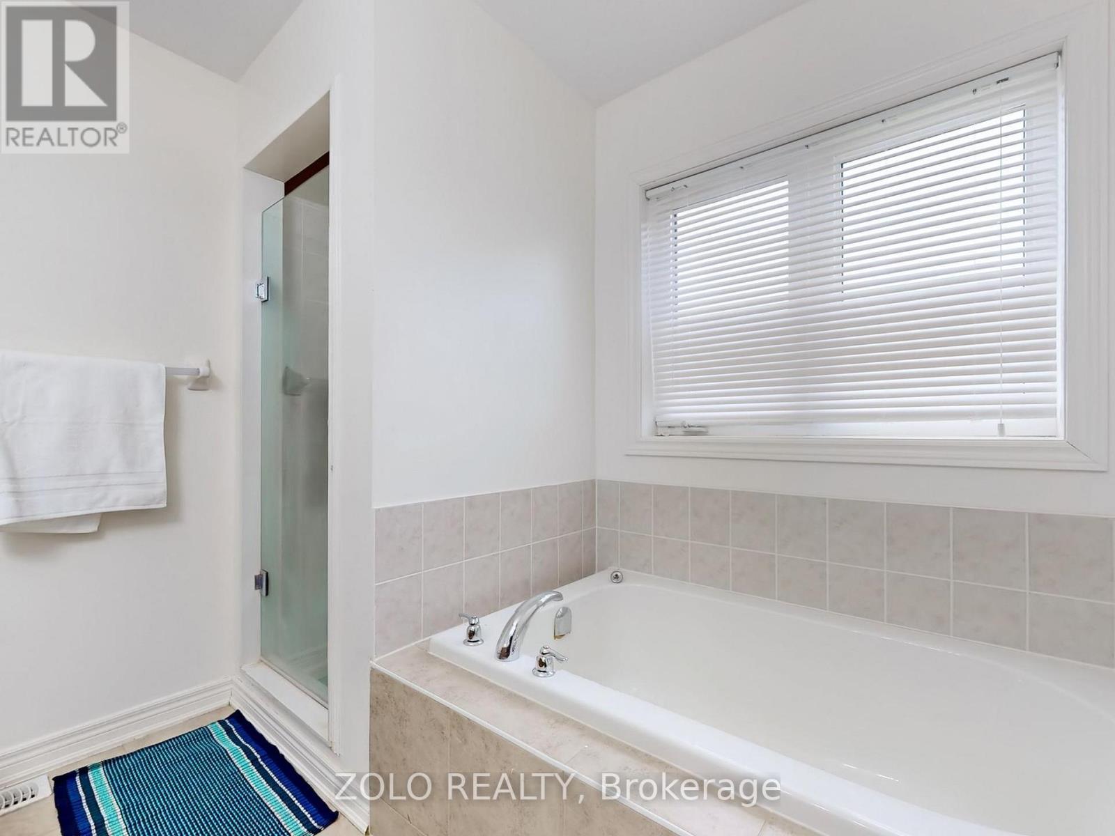 42 Foxberry Road, East Gwillimbury, Ontario  L9N 0P6 - Photo 17 - N12429209