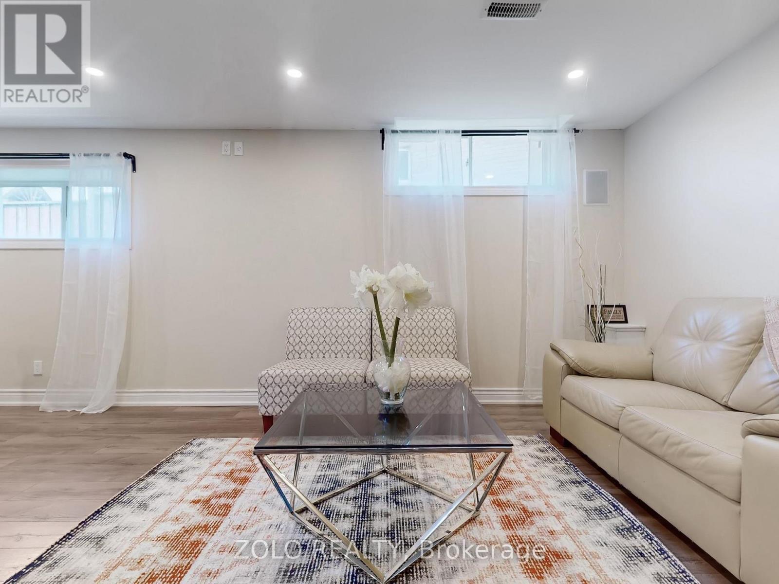 42 Foxberry Road, East Gwillimbury, Ontario  L9N 0P6 - Photo 31 - N12429209