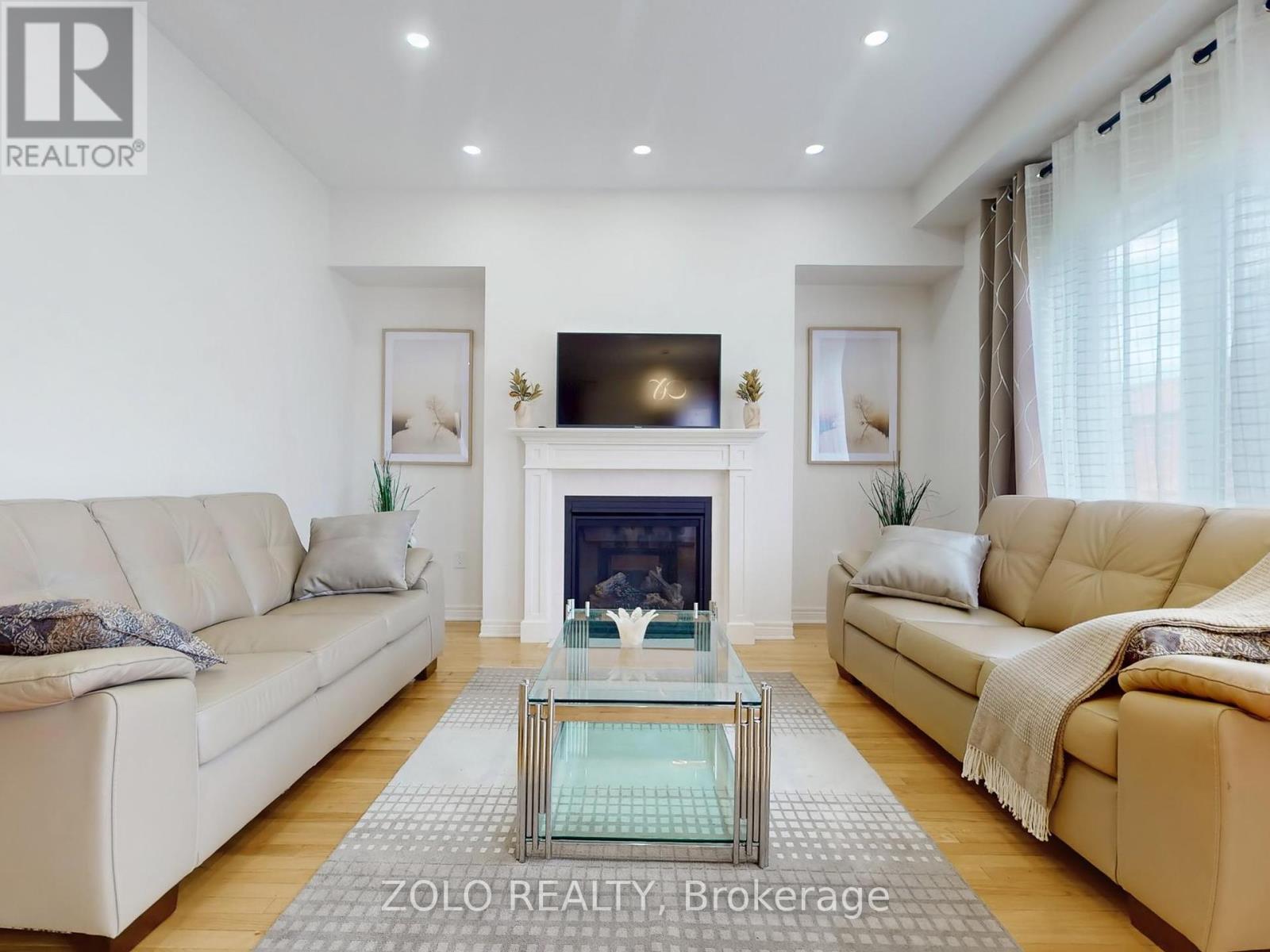 42 Foxberry Road, East Gwillimbury, Ontario  L9N 0P6 - Photo 9 - N12429209