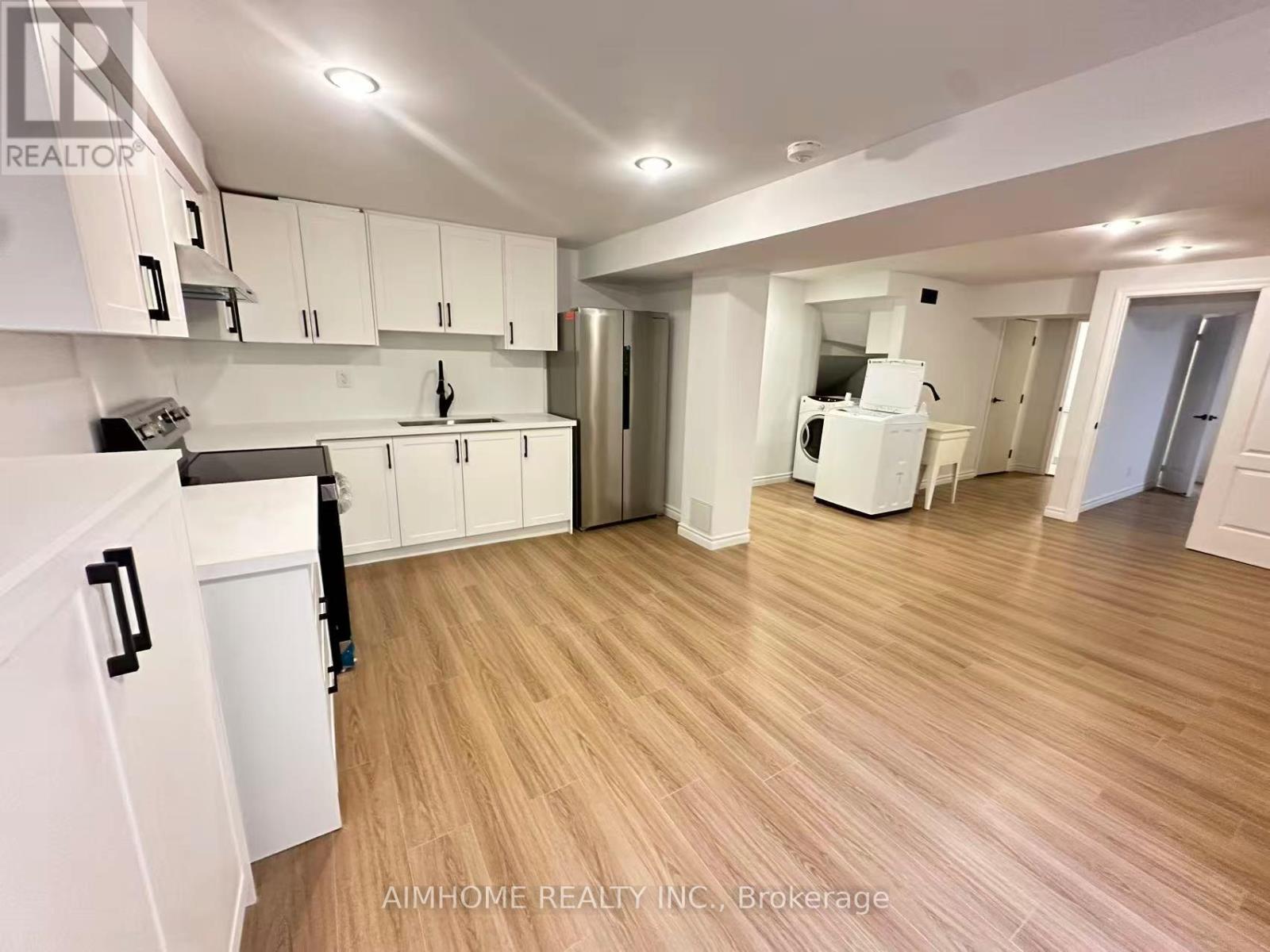 12 Goldsmith Crescent, Newmarket, Ontario  L3X 1R4 - Photo 1 - N12429264