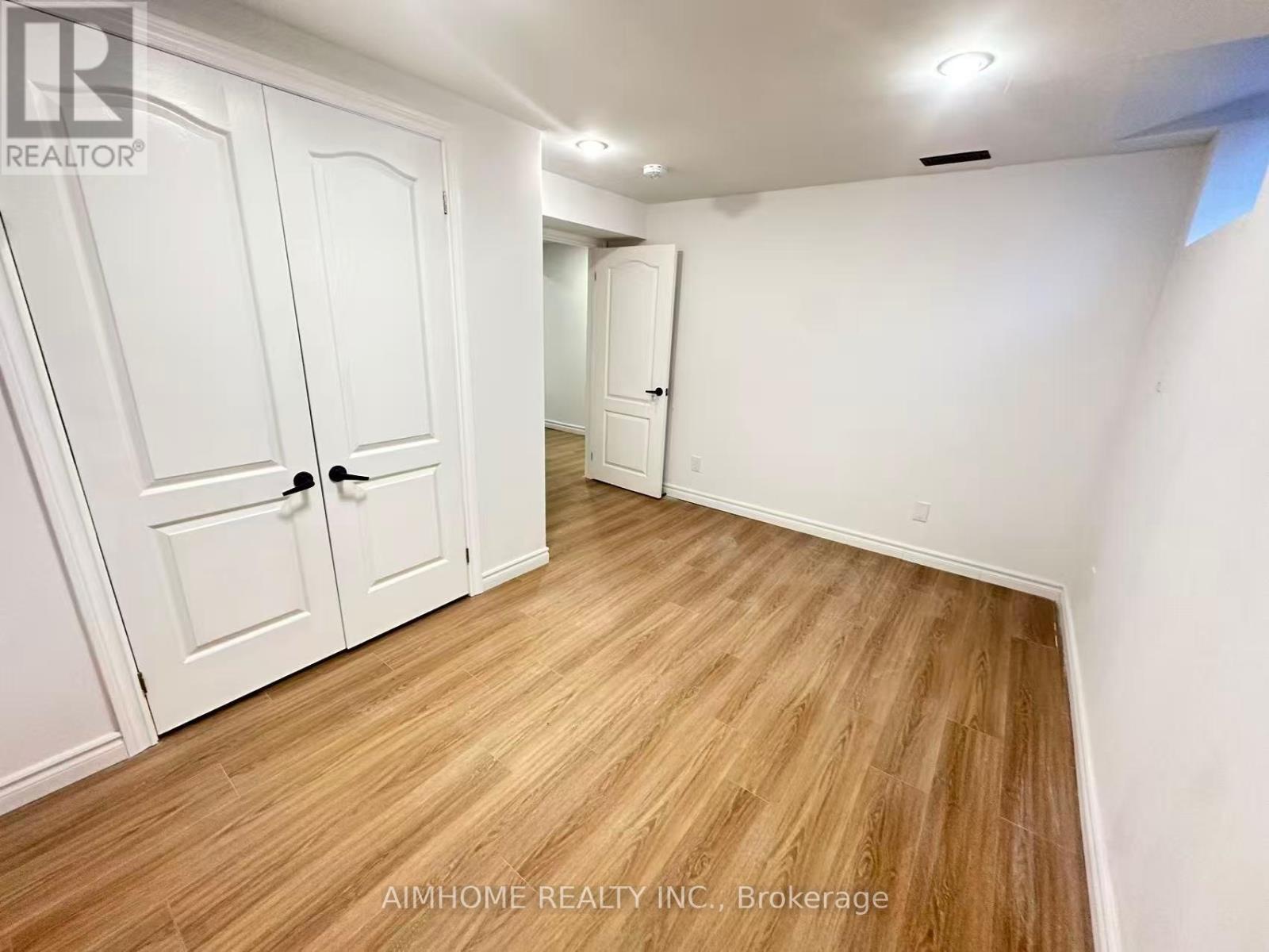12 Goldsmith Crescent, Newmarket, Ontario  L3X 1R4 - Photo 13 - N12429264