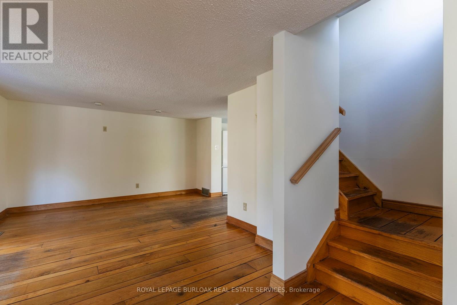 26 Auditorium Circle, Grimsby, Ontario  L3M 2R5 - Photo 27 - X12046163