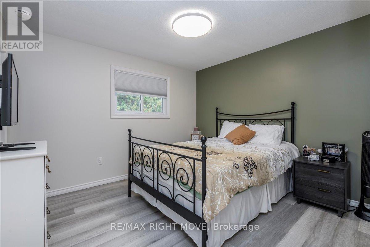 64 Second Street, Orillia, Ontario  L3V 4B4 - Photo 12 - S12429136