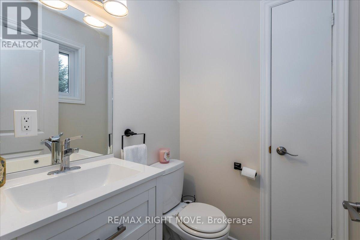 64 Second Street, Orillia, Ontario  L3V 4B4 - Photo 13 - S12429136