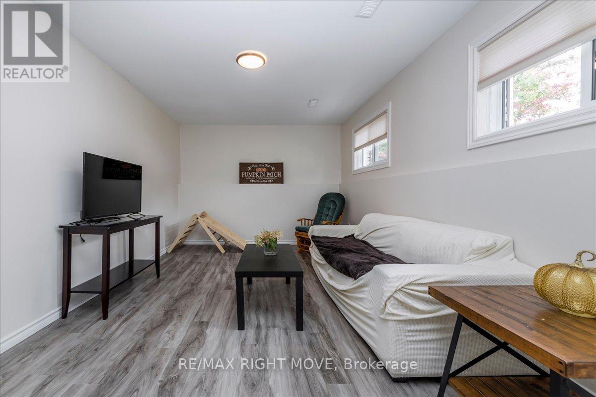 64 Second Street, Orillia, Ontario  L3V 4B4 - Photo 17 - S12429136