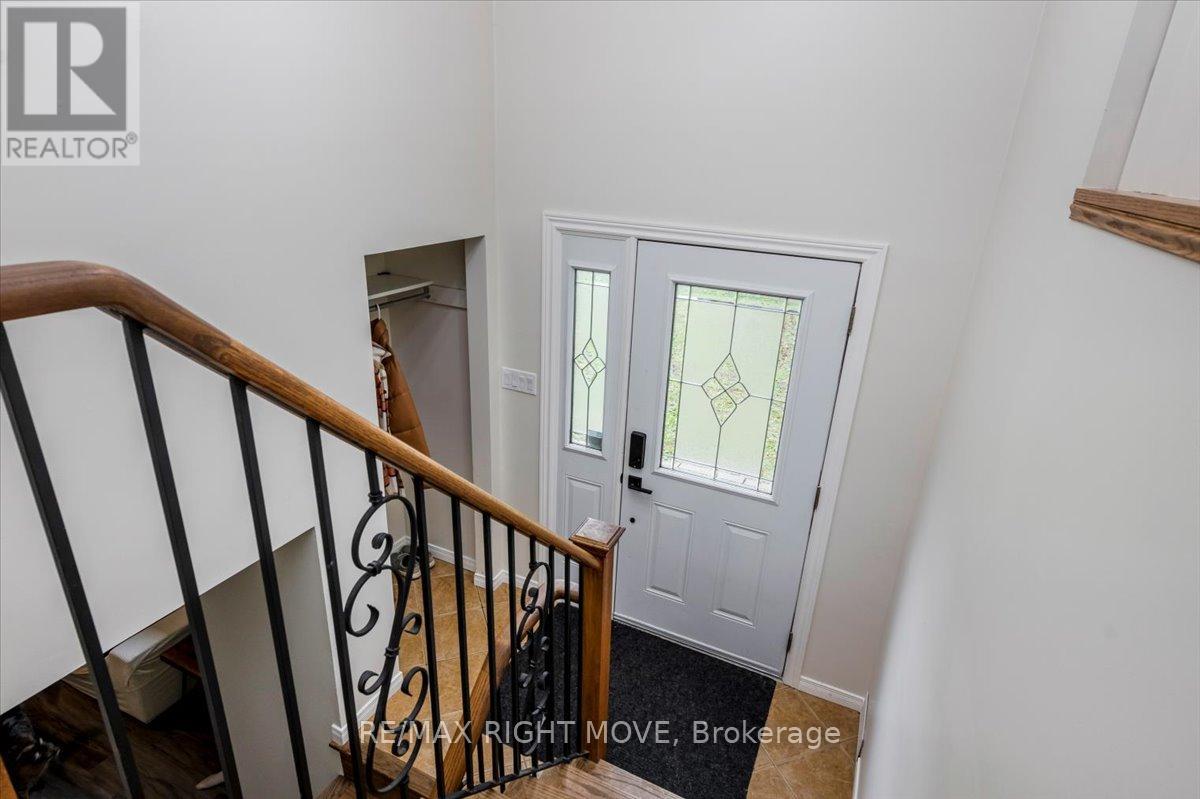 64 Second Street, Orillia, Ontario  L3V 4B4 - Photo 3 - S12429136