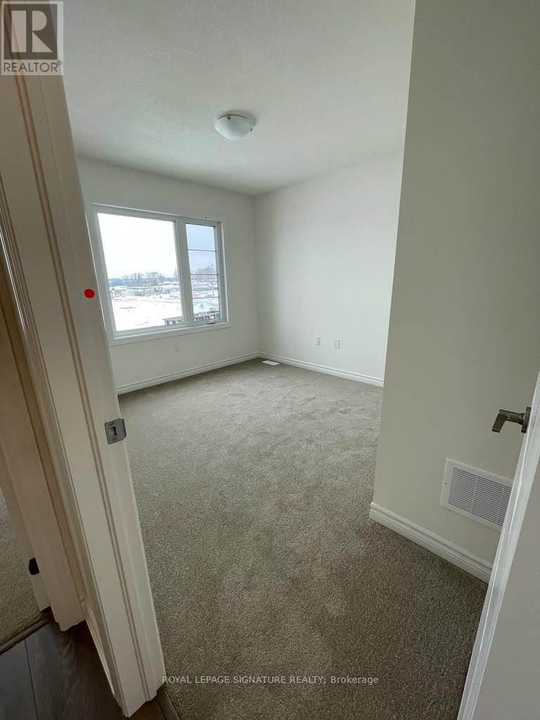 41 Greer Street, Barrie, Ontario  L9J 0R5 - Photo 10 - S12429138