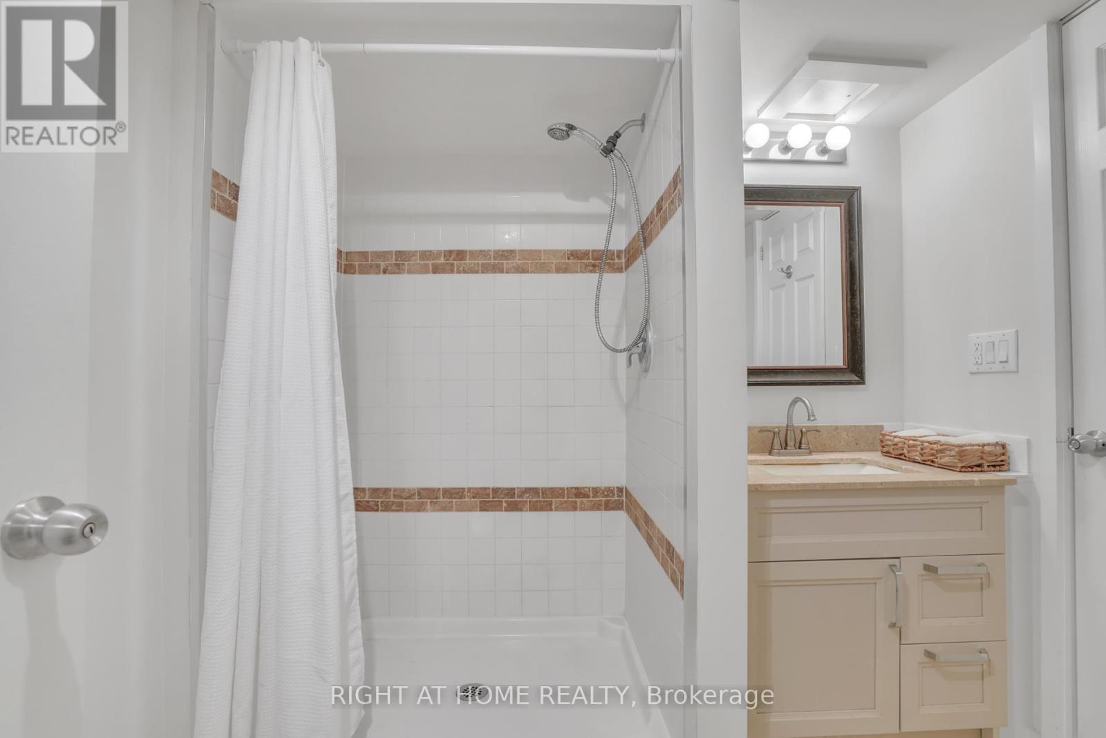 192 Edgehill (Lower) Drive, Barrie, Ontario  L4N 1M1 - Photo 12 - S12429146