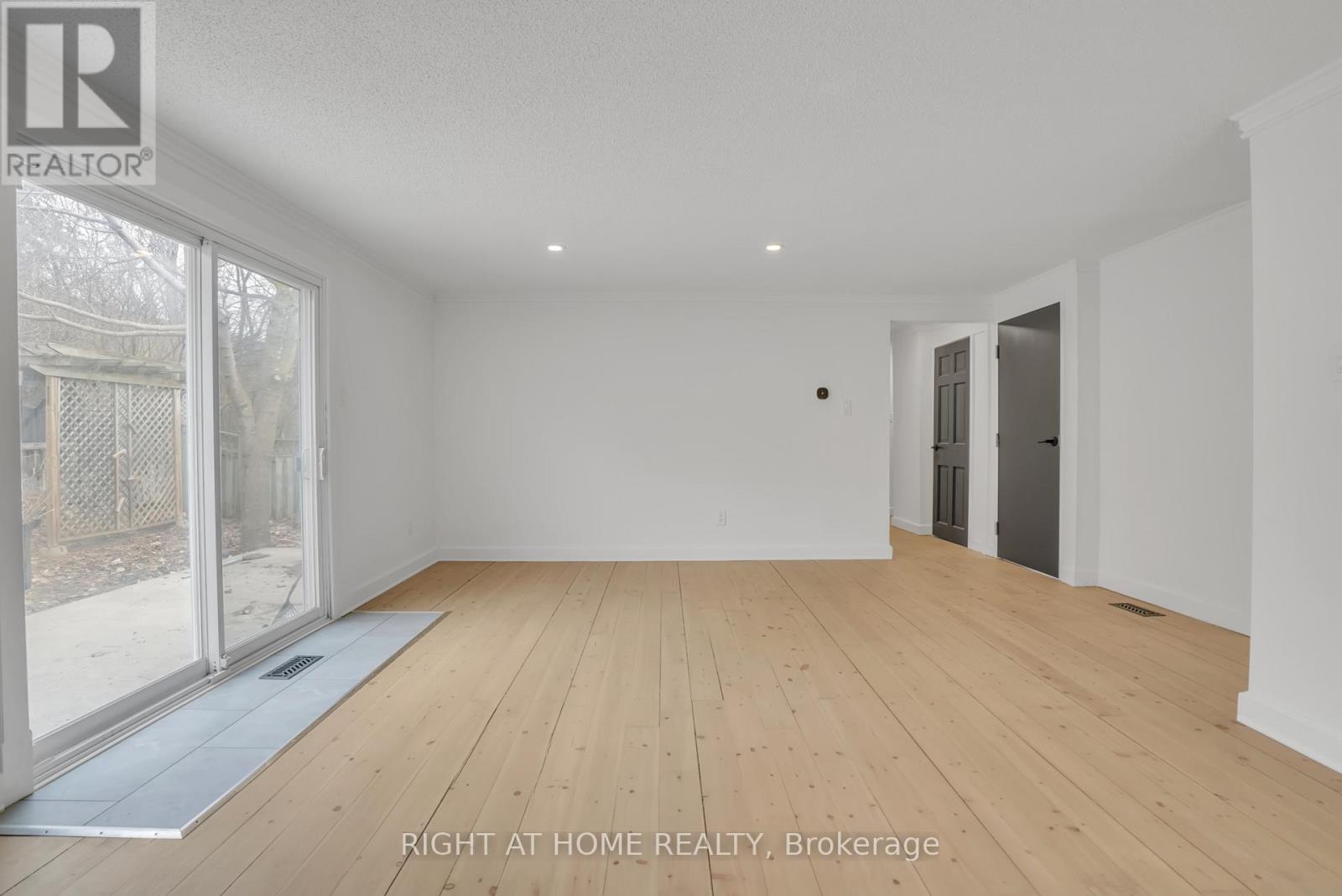 192 Edgehill (Upper) Drive, Barrie, Ontario  L4N 1M1 - Photo 10 - S12429192