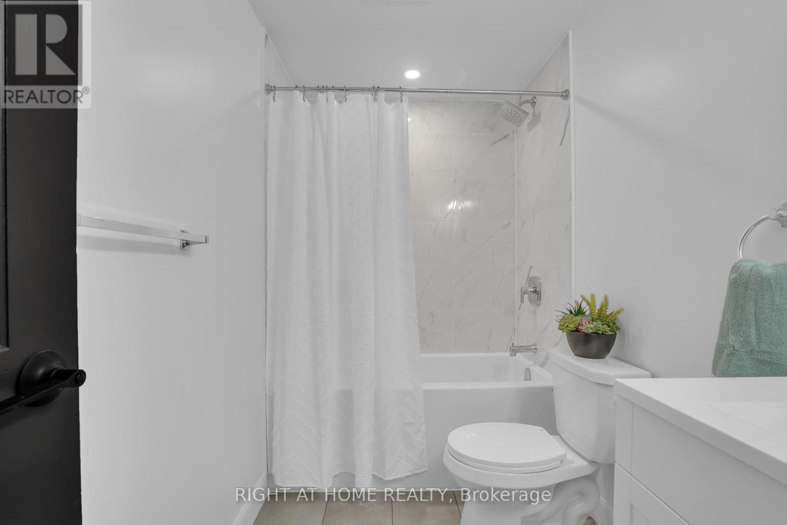 192 Edgehill (Upper) Drive, Barrie, Ontario  L4N 1M1 - Photo 21 - S12429192