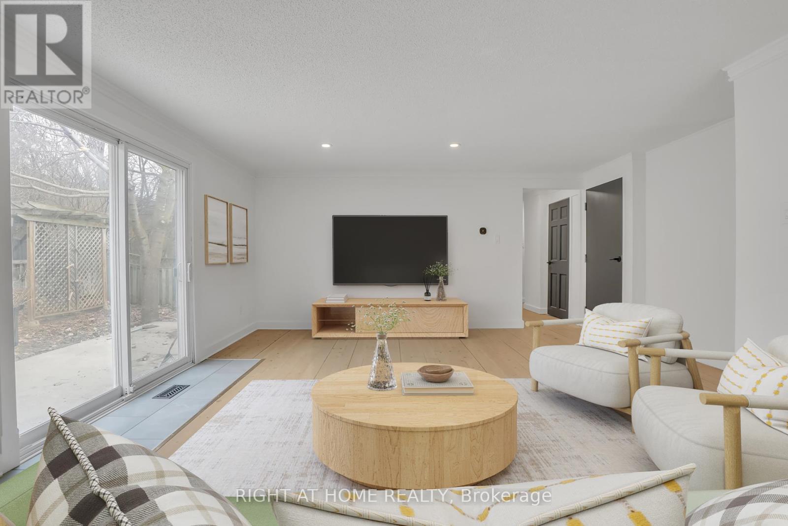 192 Edgehill (Upper) Drive, Barrie, Ontario  L4N 1M1 - Photo 7 - S12429192