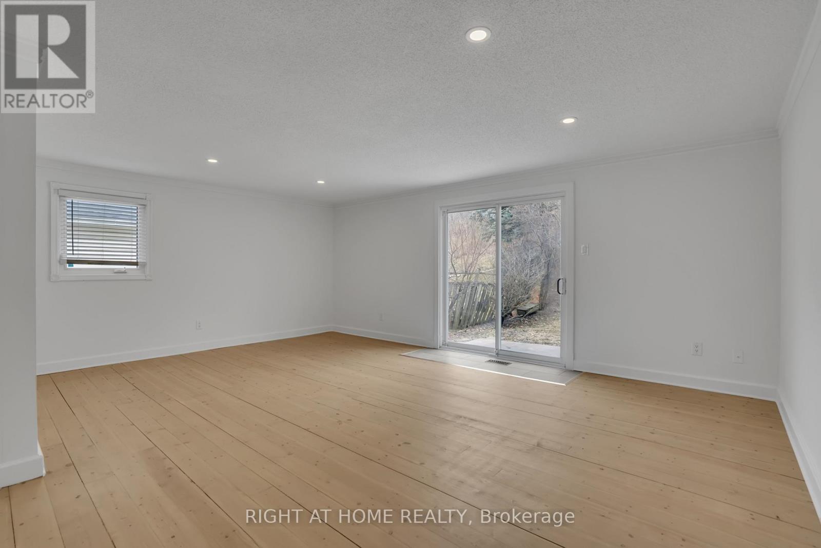 192 Edgehill (Upper) Drive, Barrie, Ontario  L4N 1M1 - Photo 8 - S12429192
