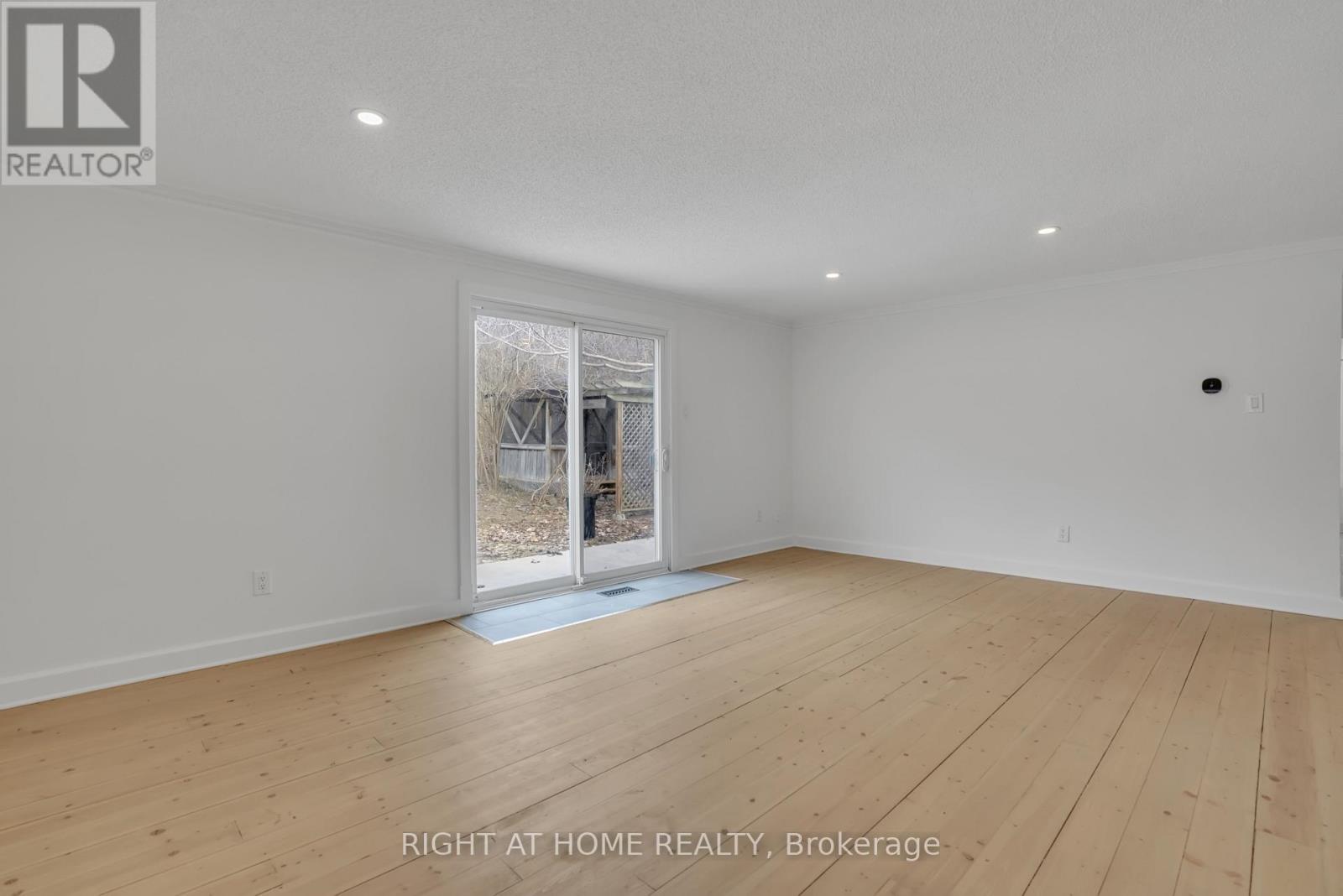 192 Edgehill (Upper) Drive, Barrie, Ontario  L4N 1M1 - Photo 9 - S12429192