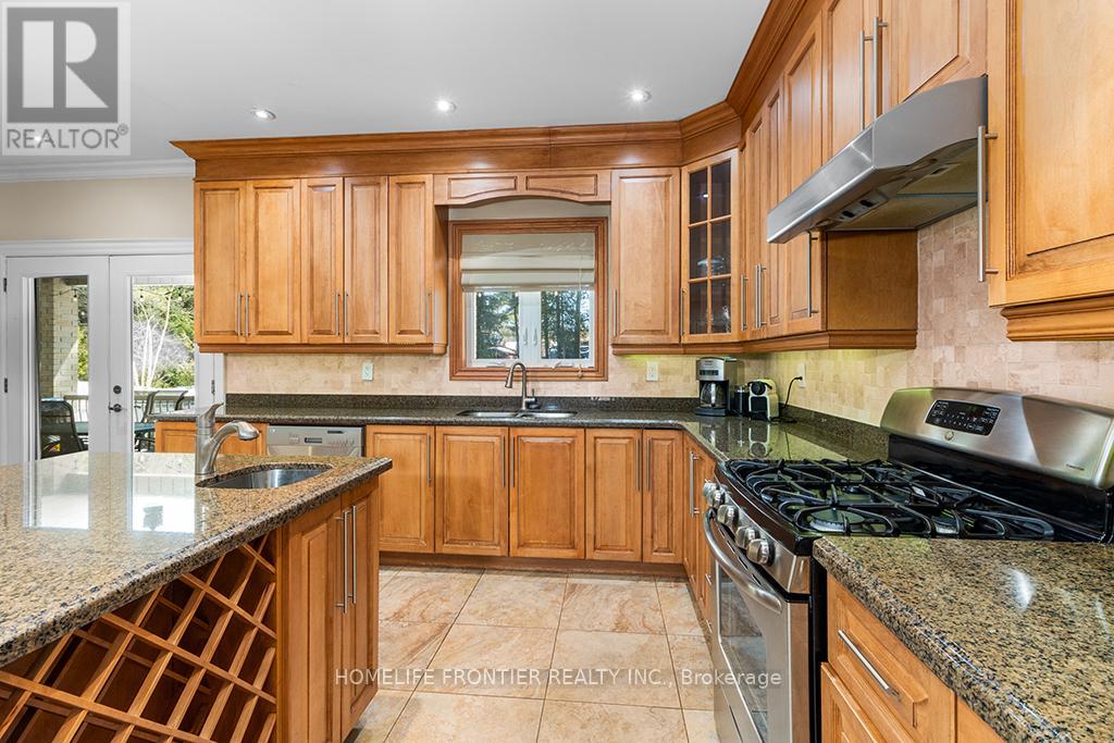 55 Homewood Avenue, Wasaga Beach, Ontario  L9Z 2M2 - Photo 11 - S12429259